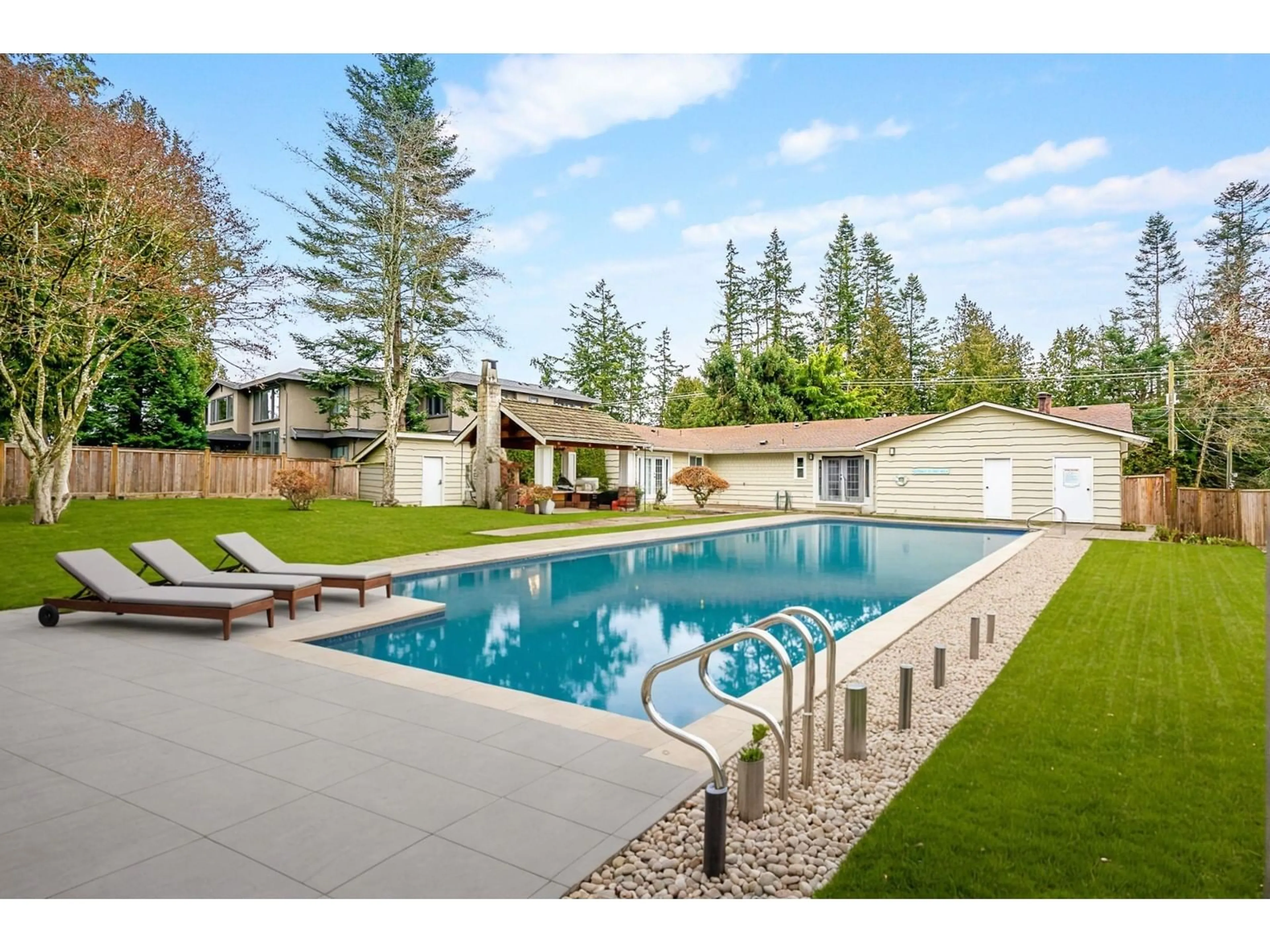 Pool for 13721 MARINE, White Rock British Columbia V4B1A3