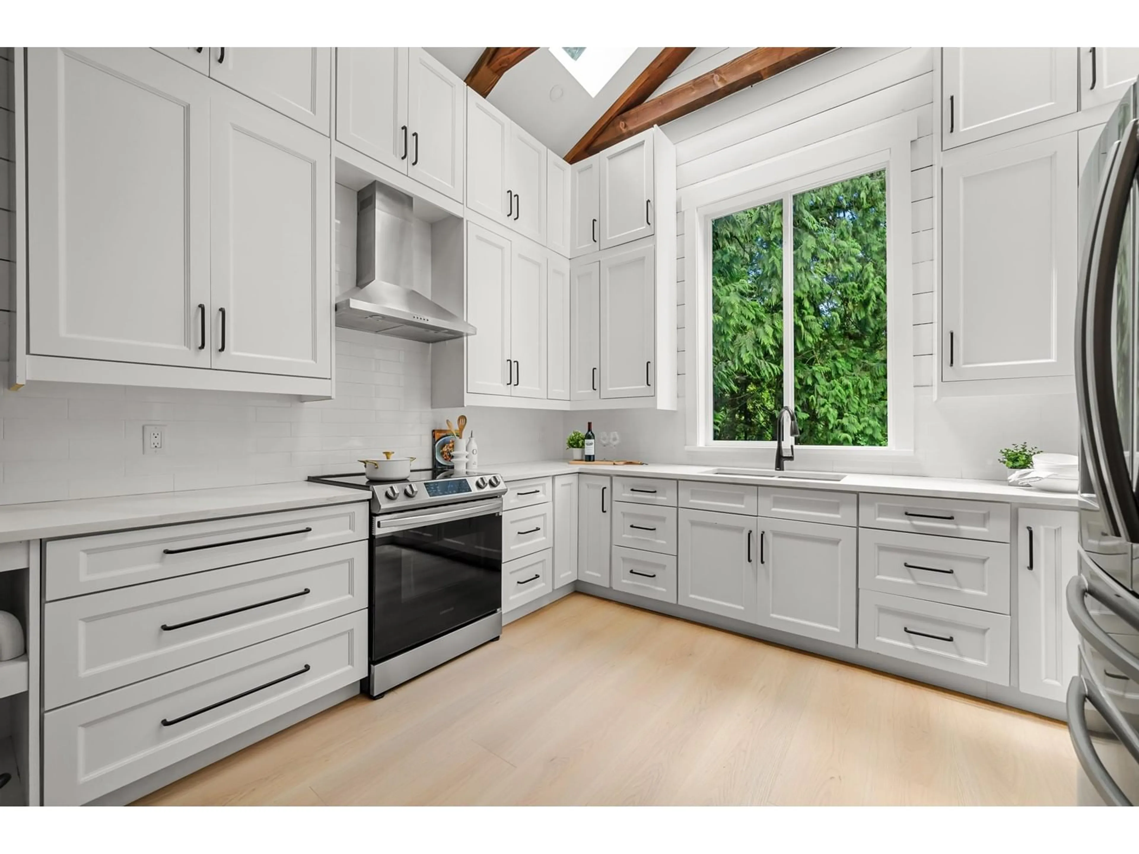 Open concept kitchen, ceramic/tile floor for 3851 201, Langley British Columbia V3A6H2