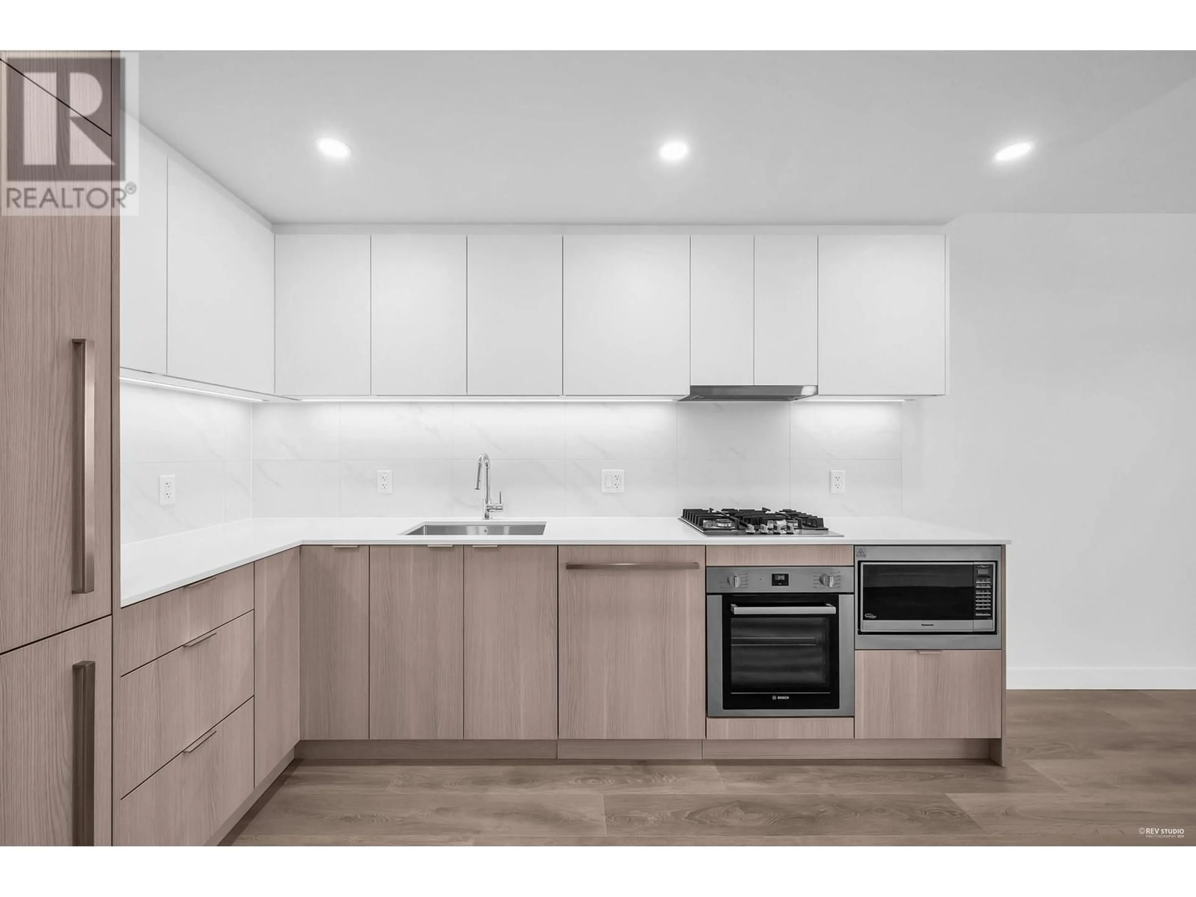 Standard kitchen, wood/laminate floor for 906 - 308 ALDERSON AVENUE, Coquitlam British Columbia V3K3V8