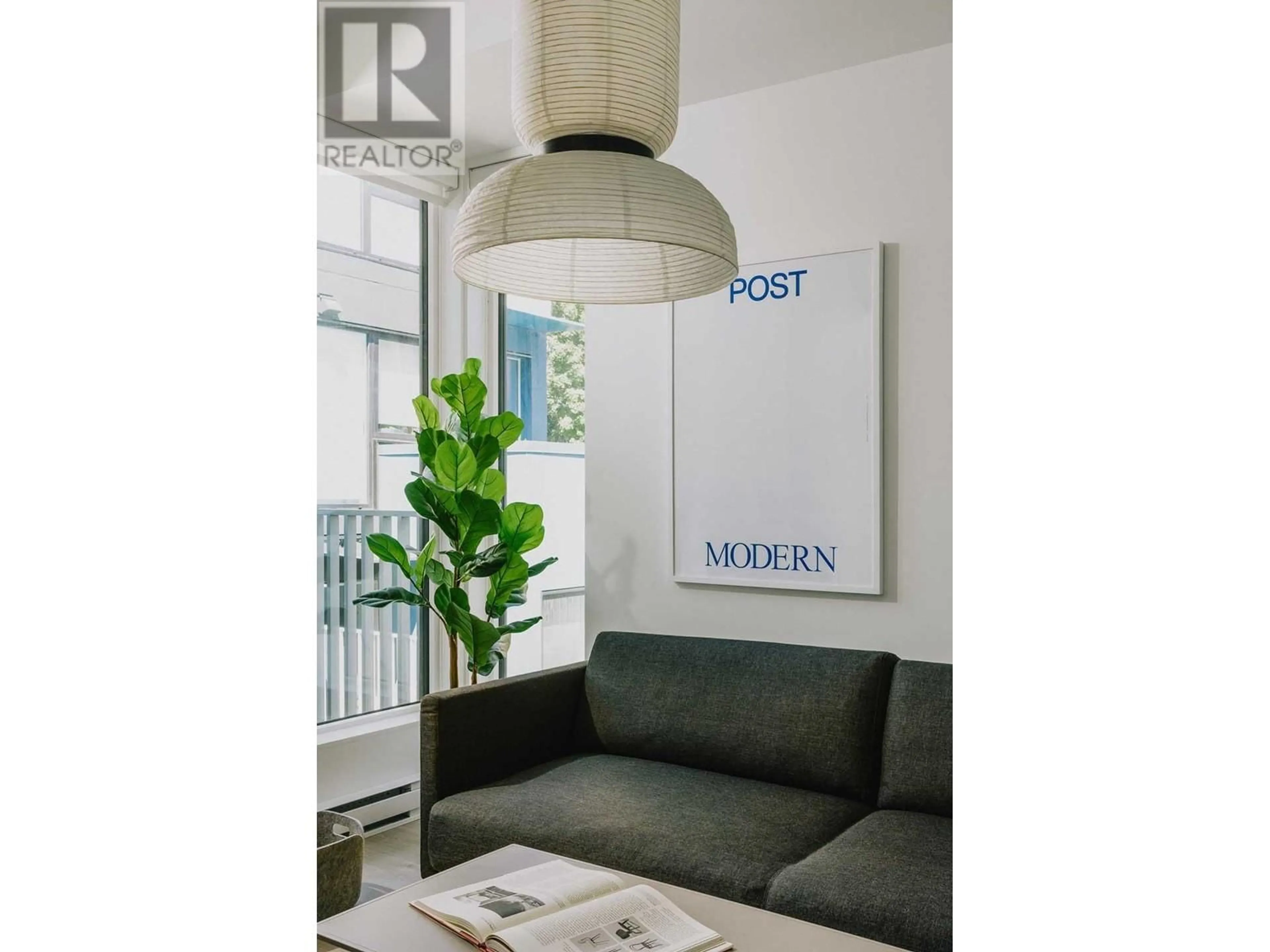 Indoor foyer for 209 - 322 15TH AVENUE, Vancouver British Columbia V5T0K5