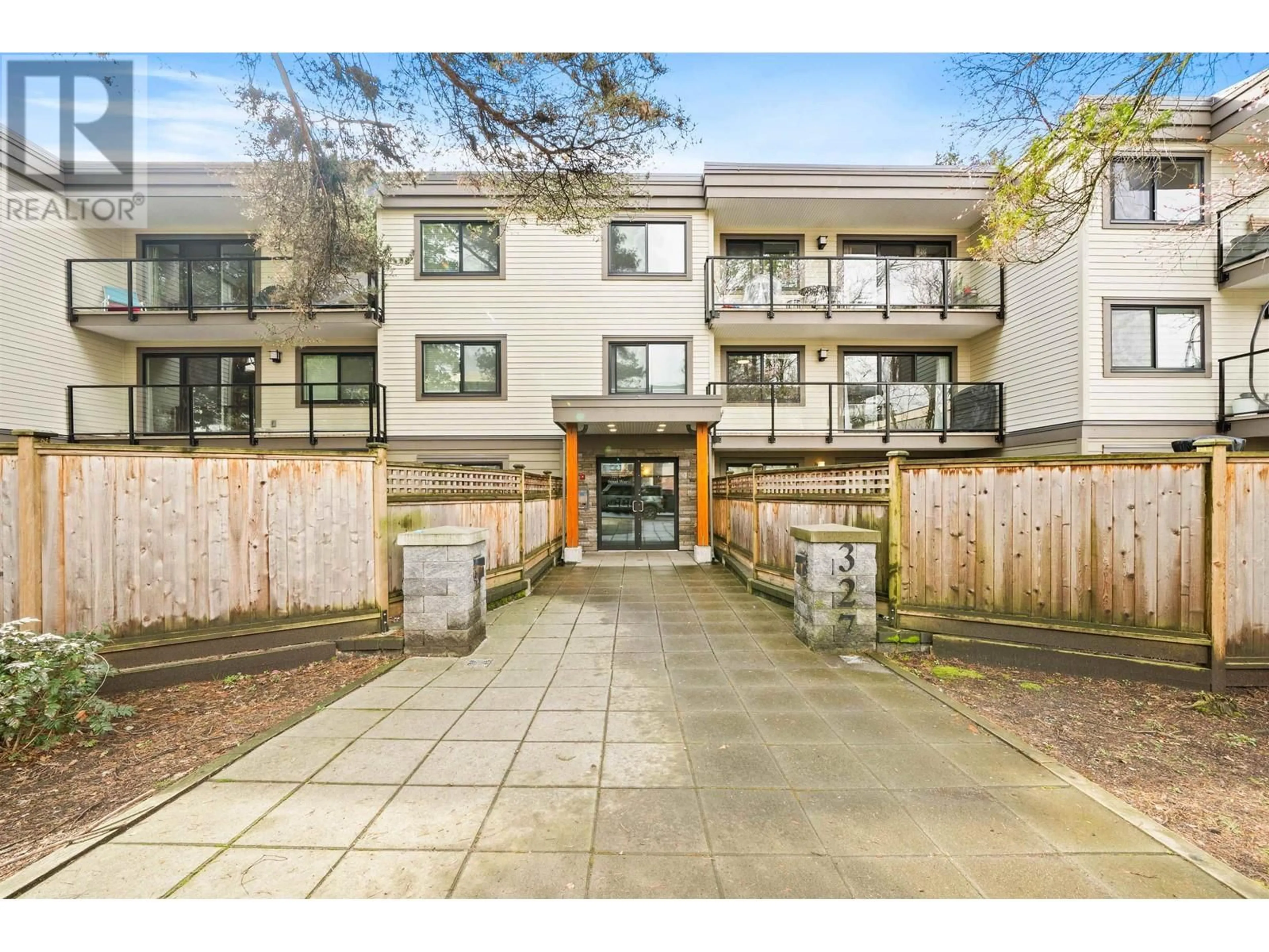 Unknown for 301 - 327 2ND STREET, North Vancouver British Columbia V7M1E2