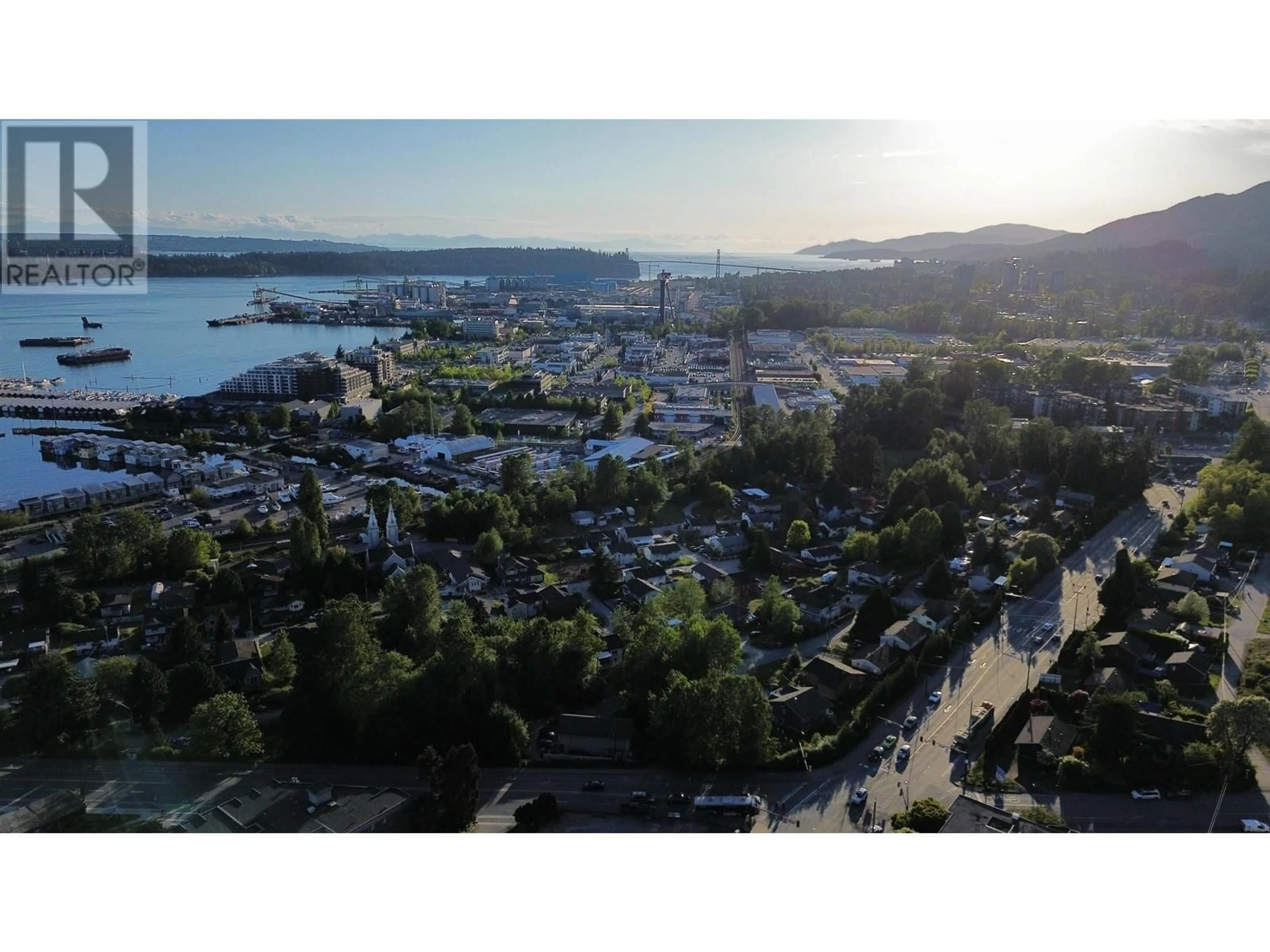 A pic from outside/outdoor area/front of a property/back of a property/a pic from drone, mountain view for 301 - 327 2ND STREET, North Vancouver British Columbia V7M1E2