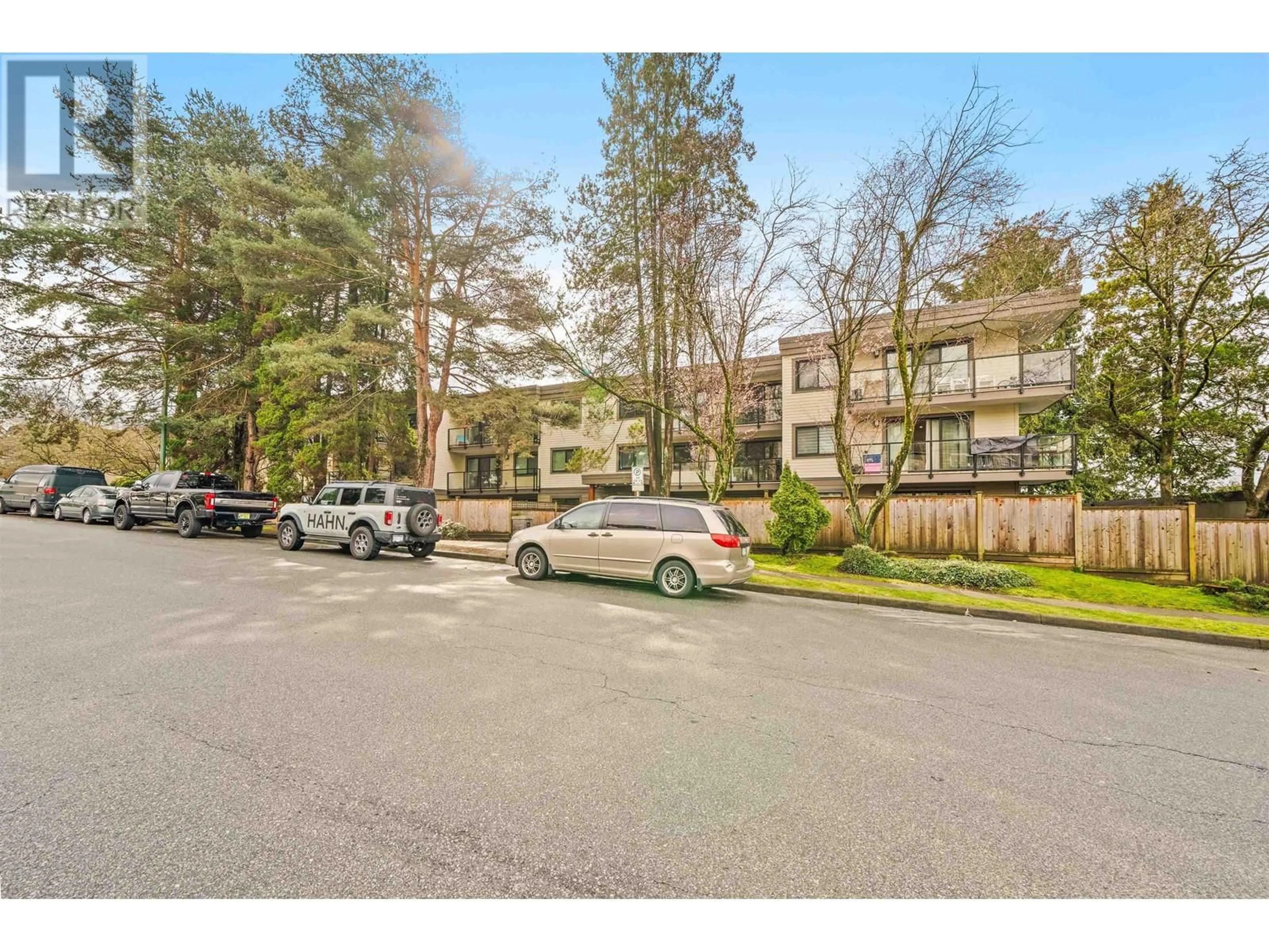 Unknown for 301 - 327 2ND STREET, North Vancouver British Columbia V7M1E2
