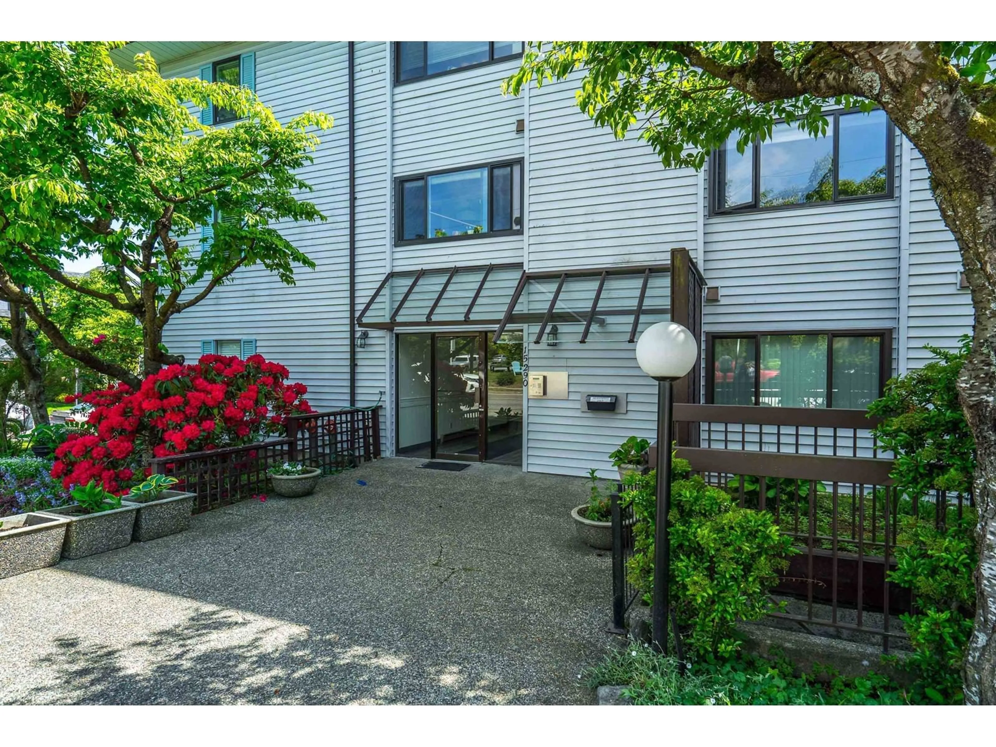 Unknown for 102 - 15290 THRIFT, White Rock British Columbia V4B2L2