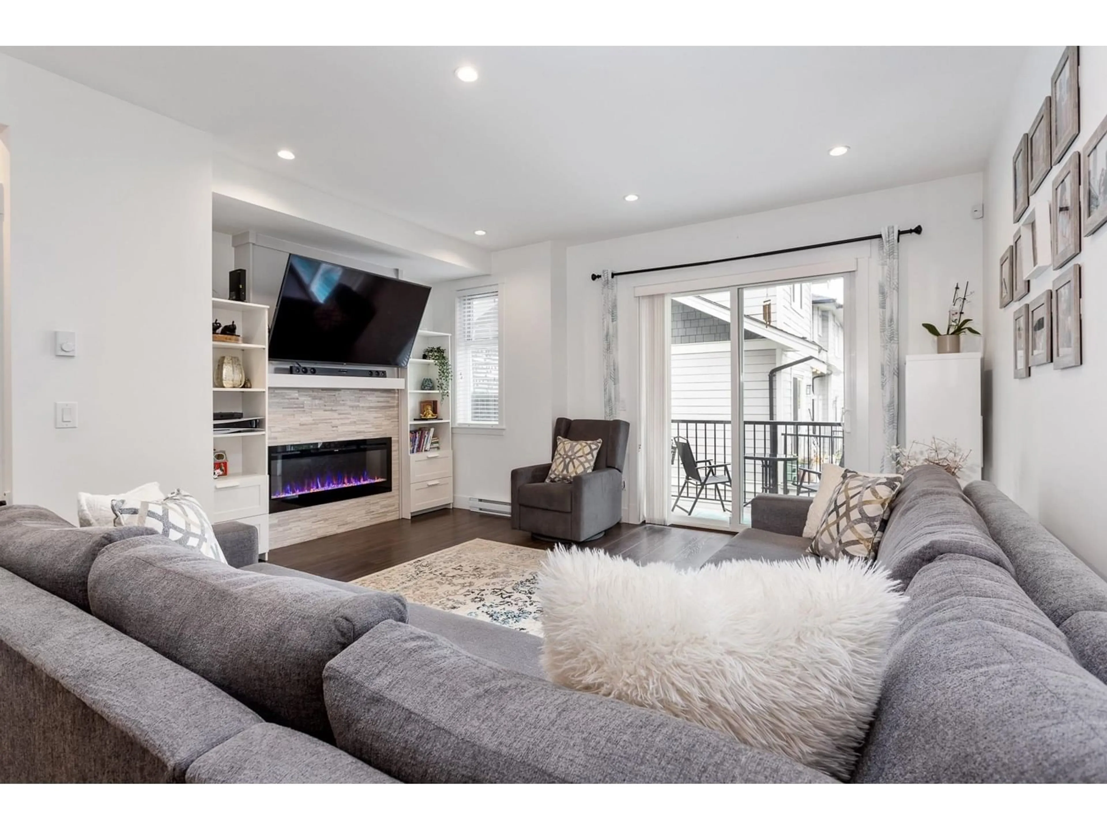 Living room with furniture, unknown for 28 - 6188 141, Surrey British Columbia V3X0J7
