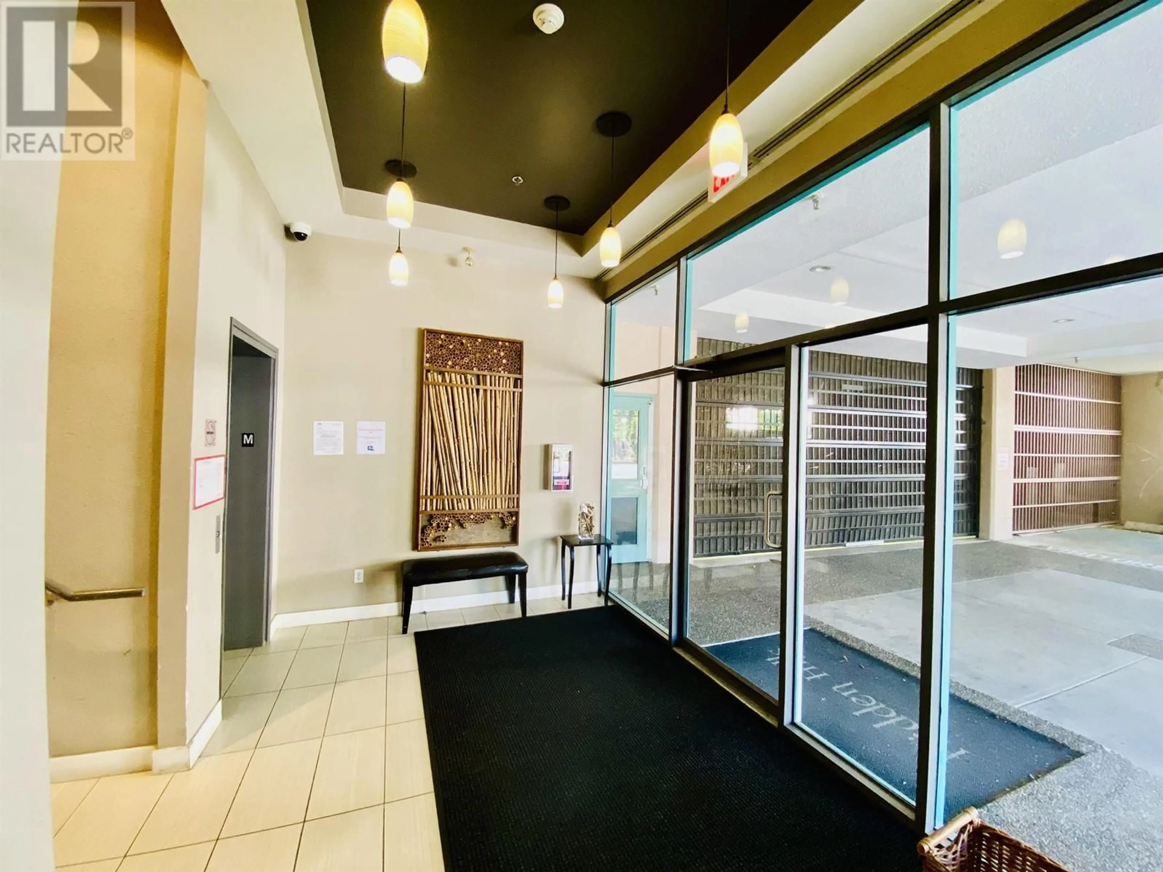 Indoor foyer for 10 - 3200 WESTWOOD STREET, Port Coquitlam British Columbia V3C6C7