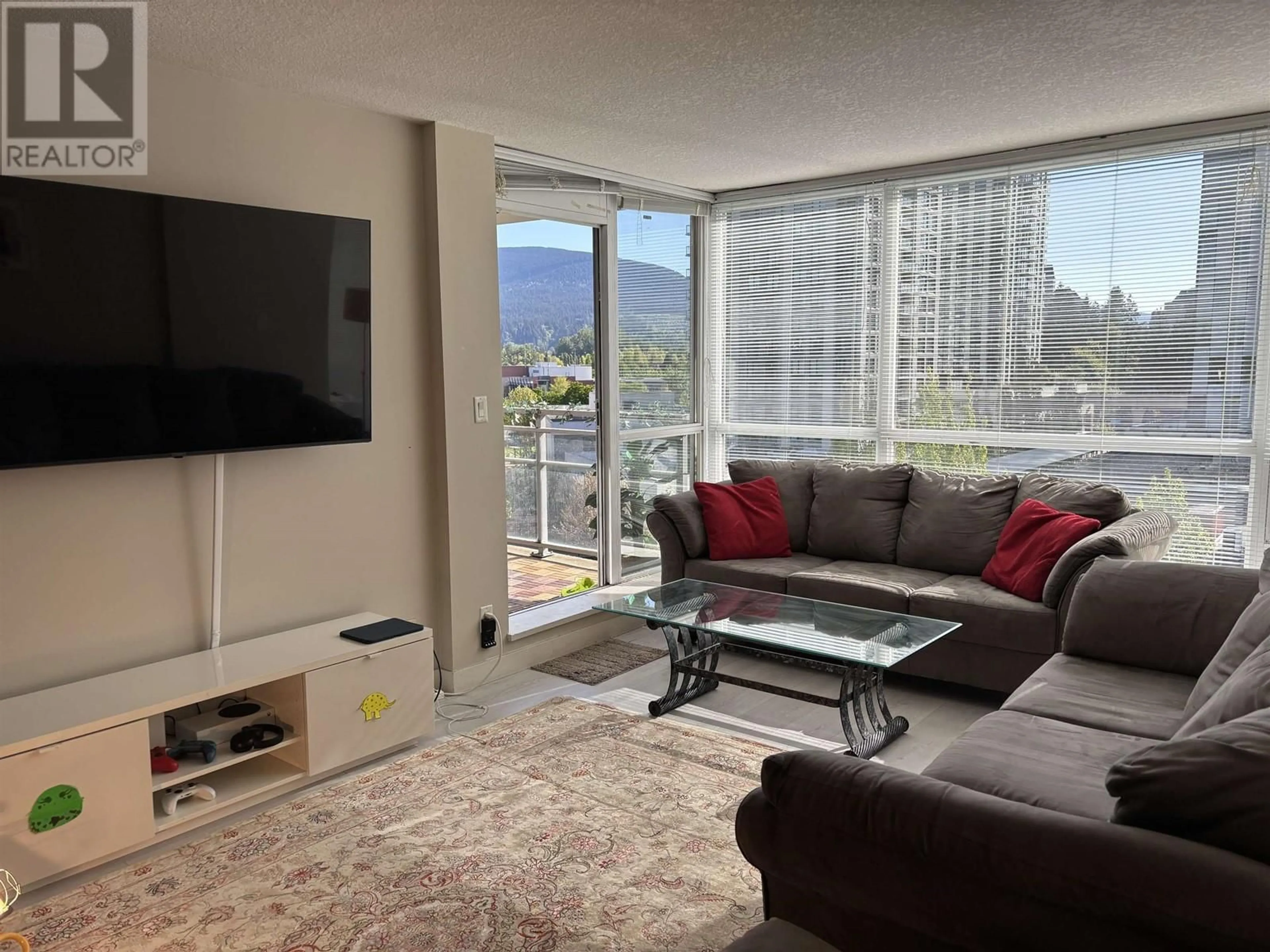 Living room with furniture, unknown for 904 - 2978 GLEN DRIVE, Coquitlam British Columbia V3B0C3