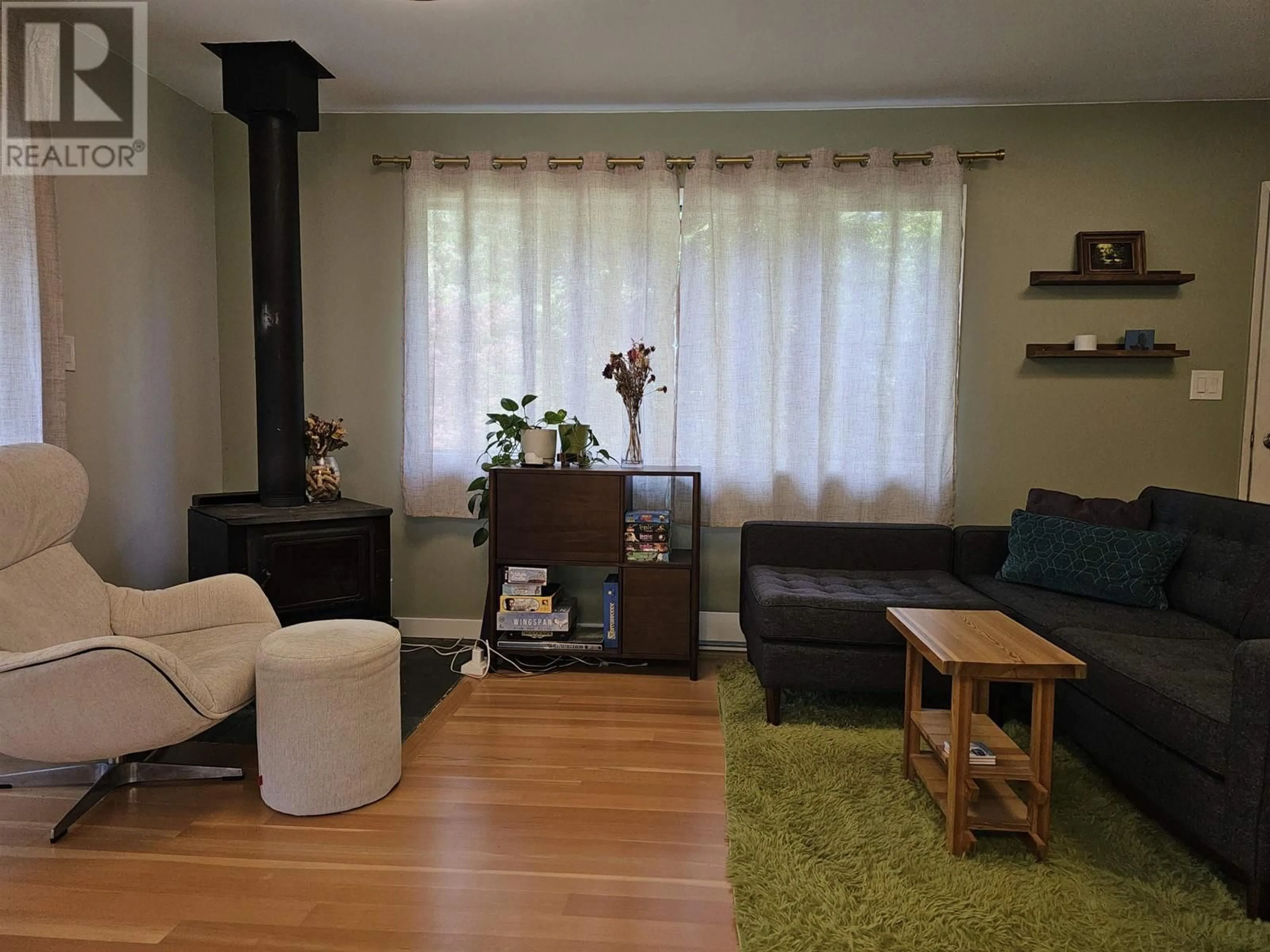 Living room with furniture, wood/laminate floor for 12649 MERRILL CRESCENT, Sechelt British Columbia V0N2H1
