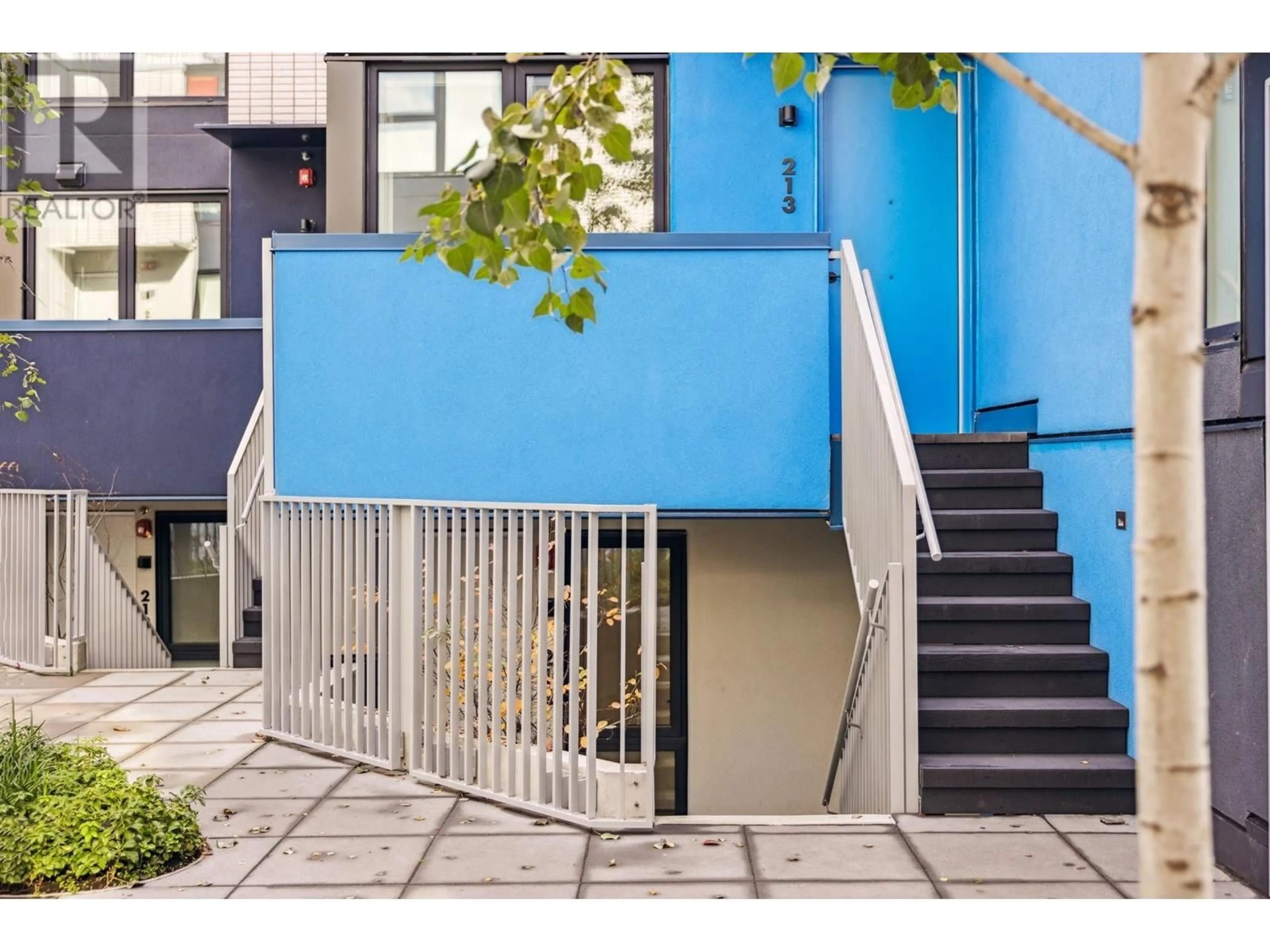 Home with vinyl exterior material, street for 212 - 322 15TH AVENUE, Vancouver British Columbia V5T0K5