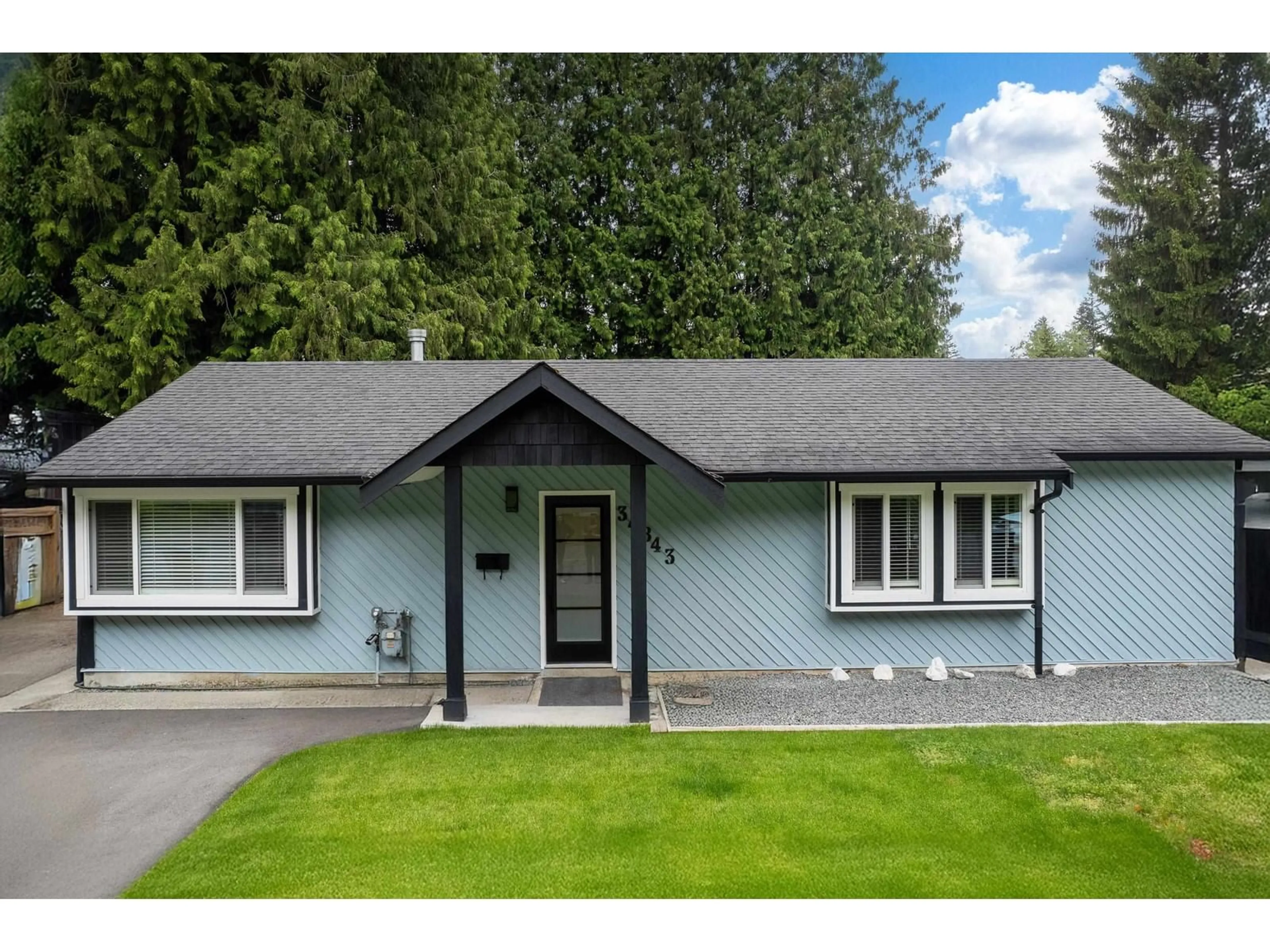 Home with vinyl exterior material, street for 34843 LABURNUM, Abbotsford British Columbia V2S5J3