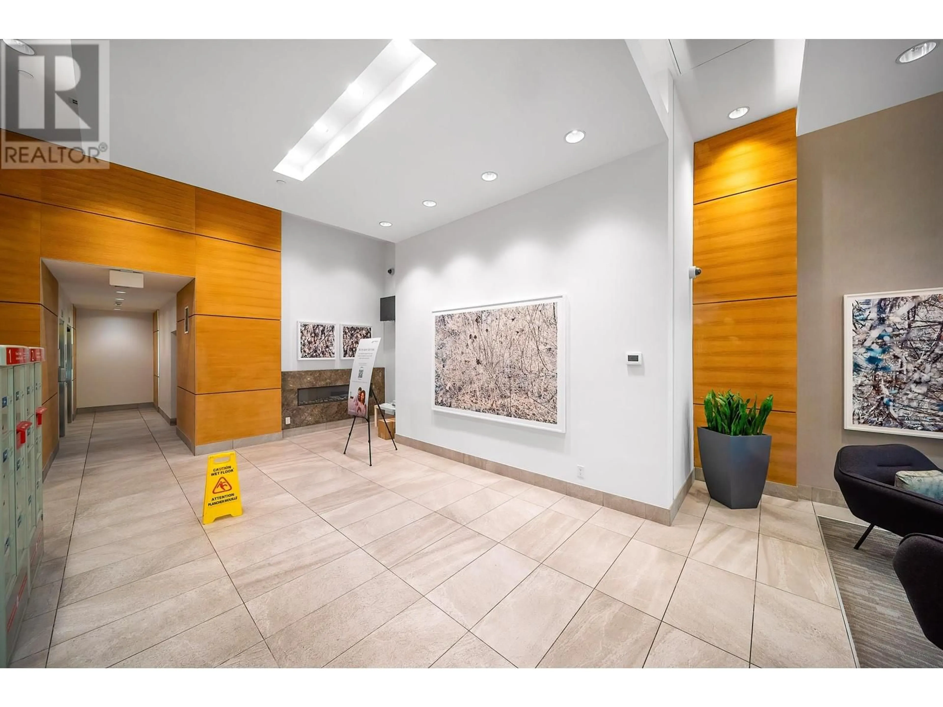 Indoor foyer for 917 - 3557 SAWMILL CRESCENT, Vancouver British Columbia V5S0E2