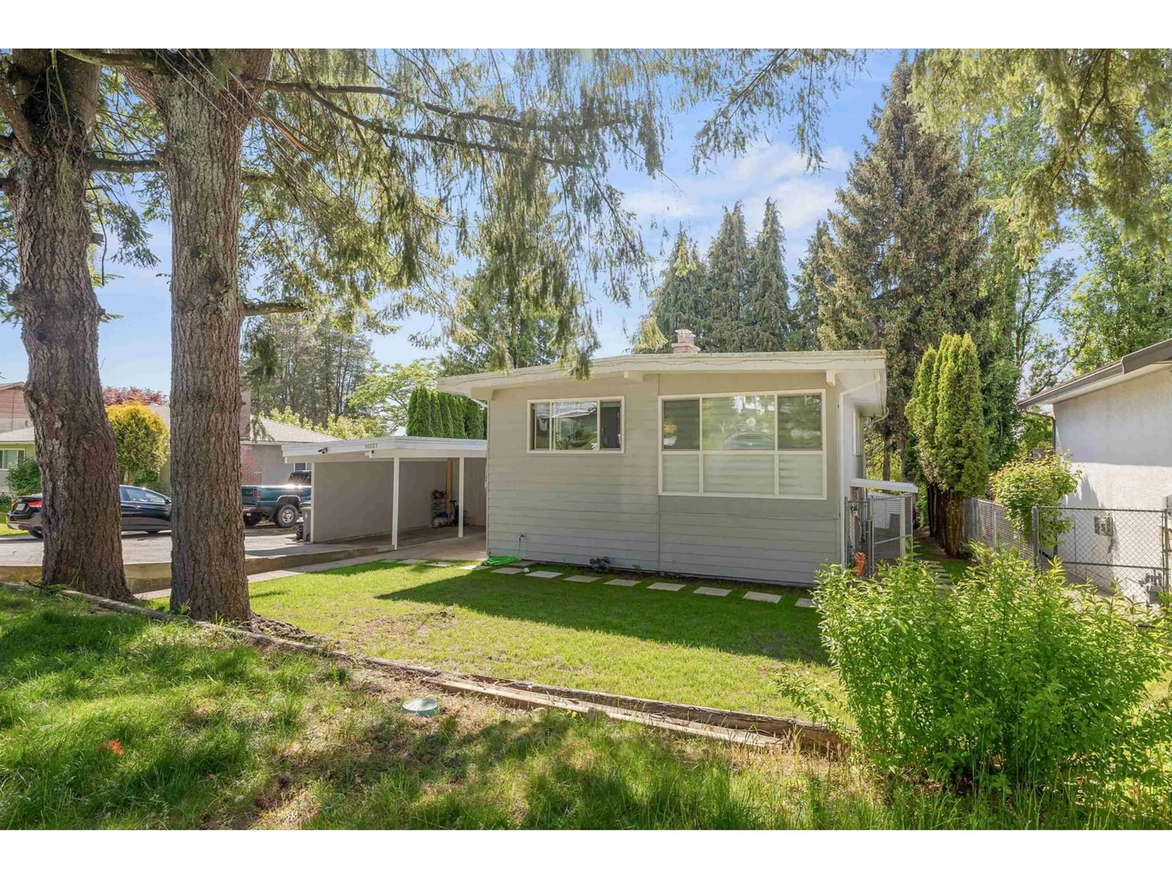Home with vinyl exterior material, street for 10227 127, Surrey British Columbia V3V5J8
