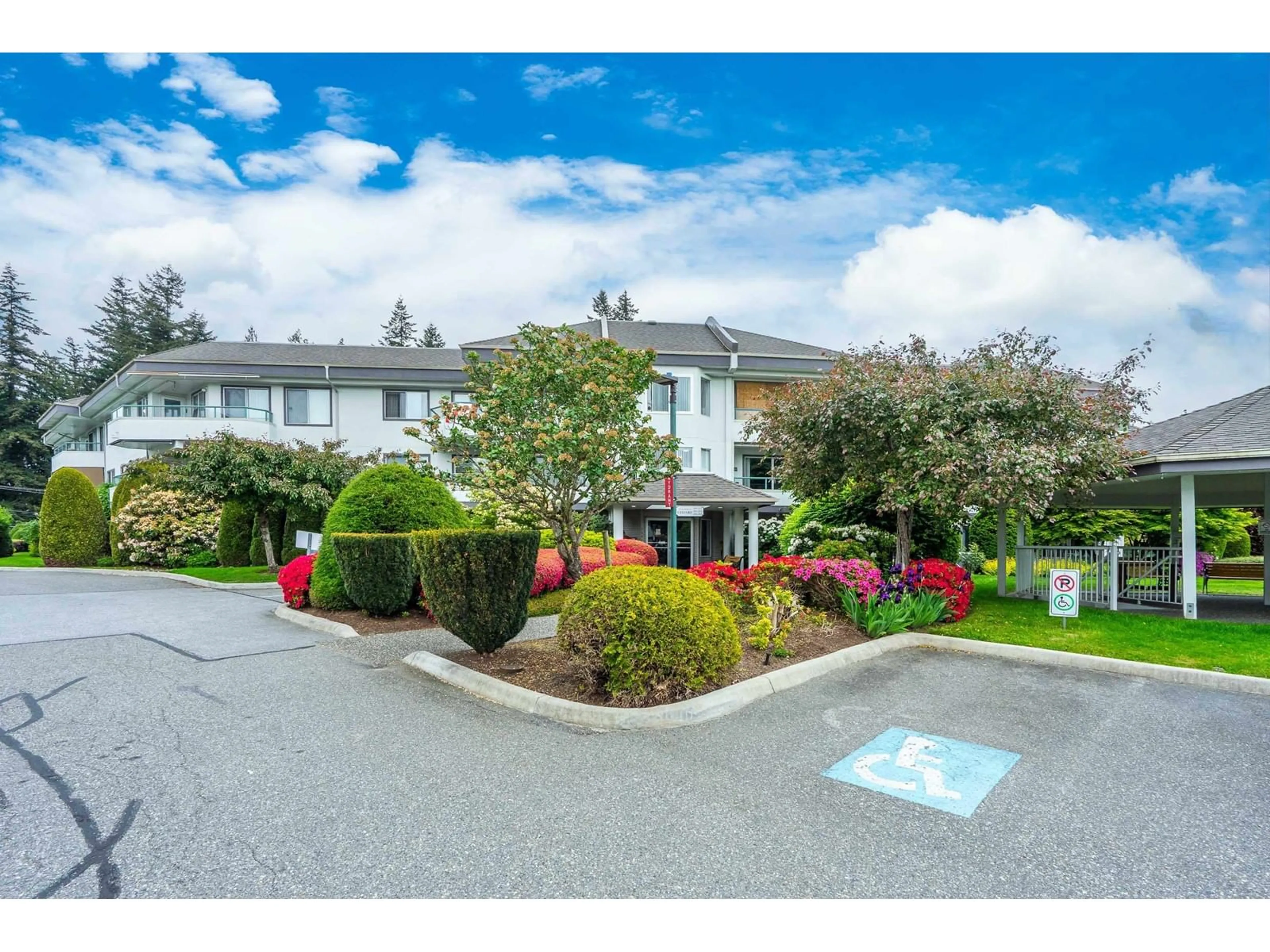 A pic from outside/outdoor area/front of a property/back of a property/a pic from drone, street for 105 - 2451 GLADWIN, Abbotsford British Columbia V2T3N8
