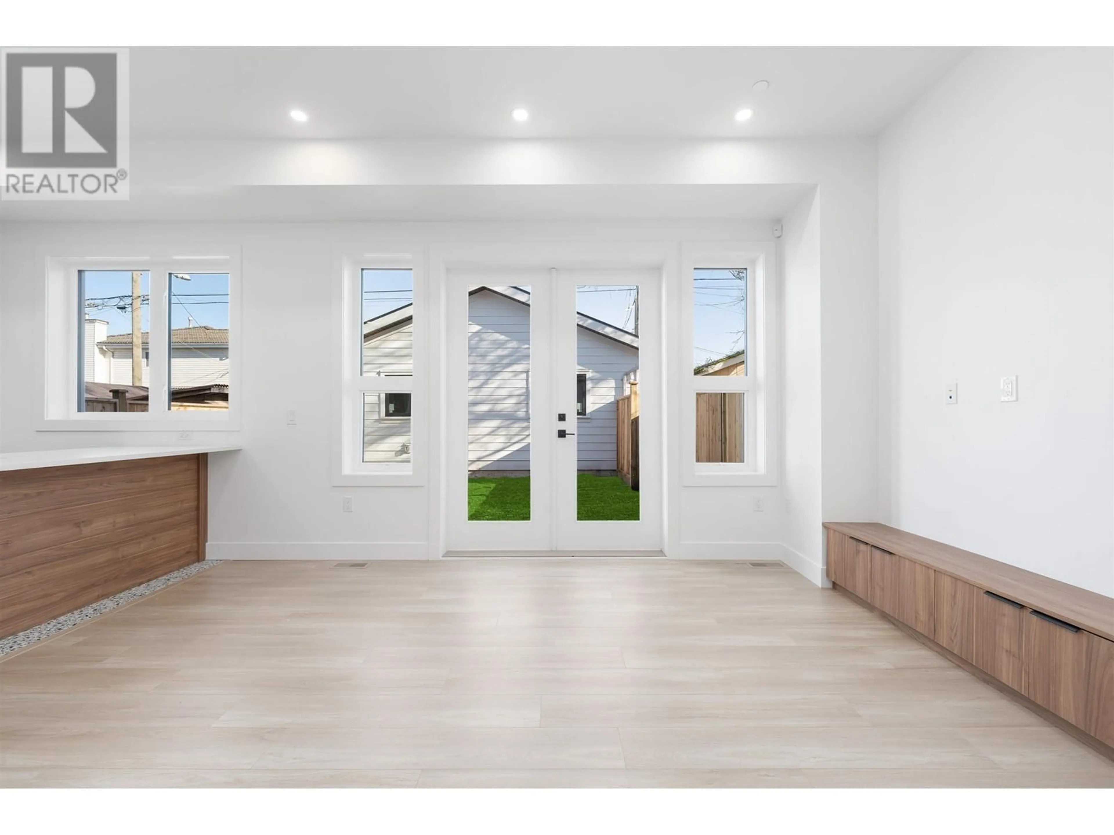 Indoor entryway for 4014 RUPERT STREET, Vancouver British Columbia V5R2H3