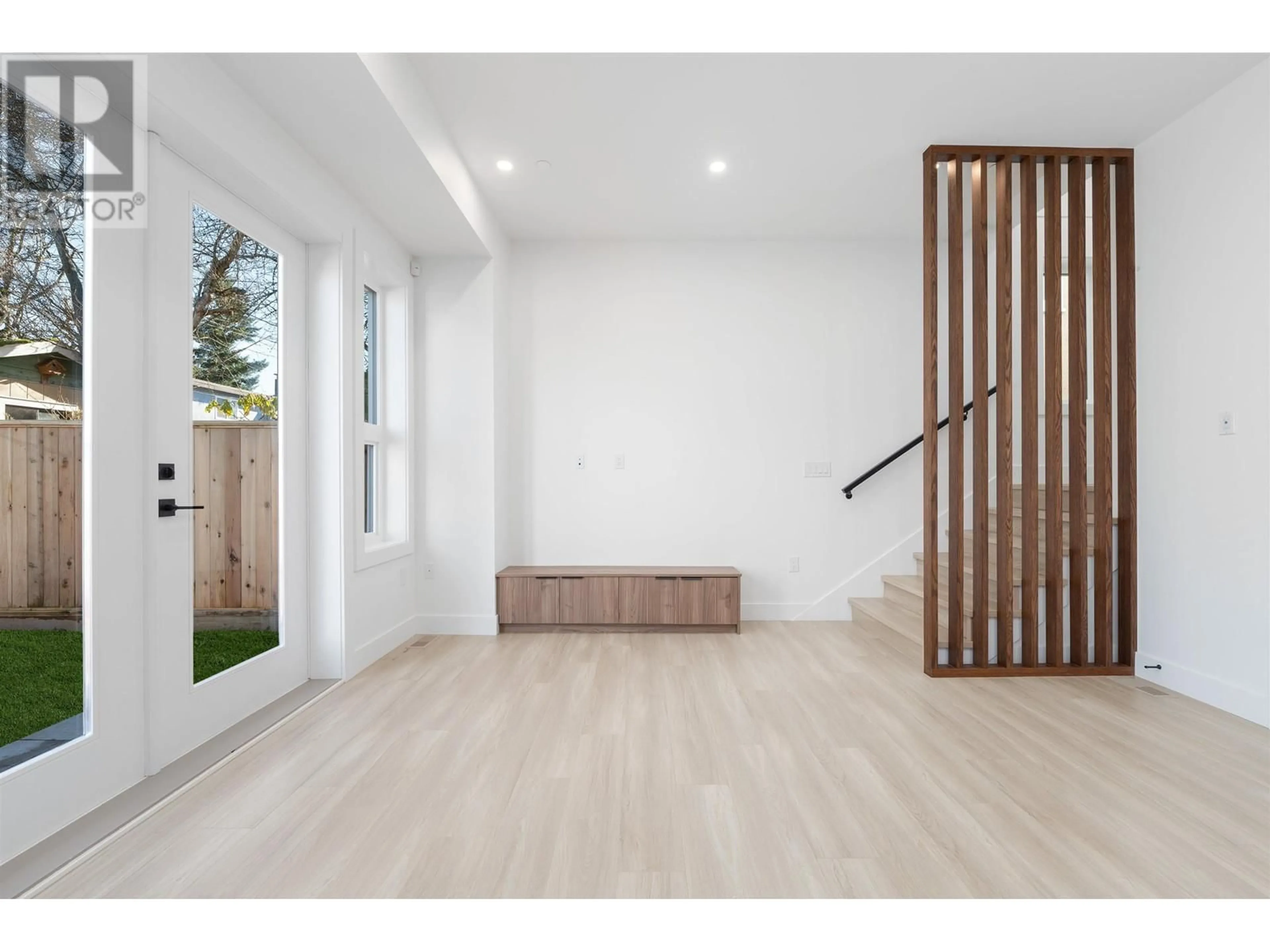 Indoor entryway for 4014 RUPERT STREET, Vancouver British Columbia V5R2H3