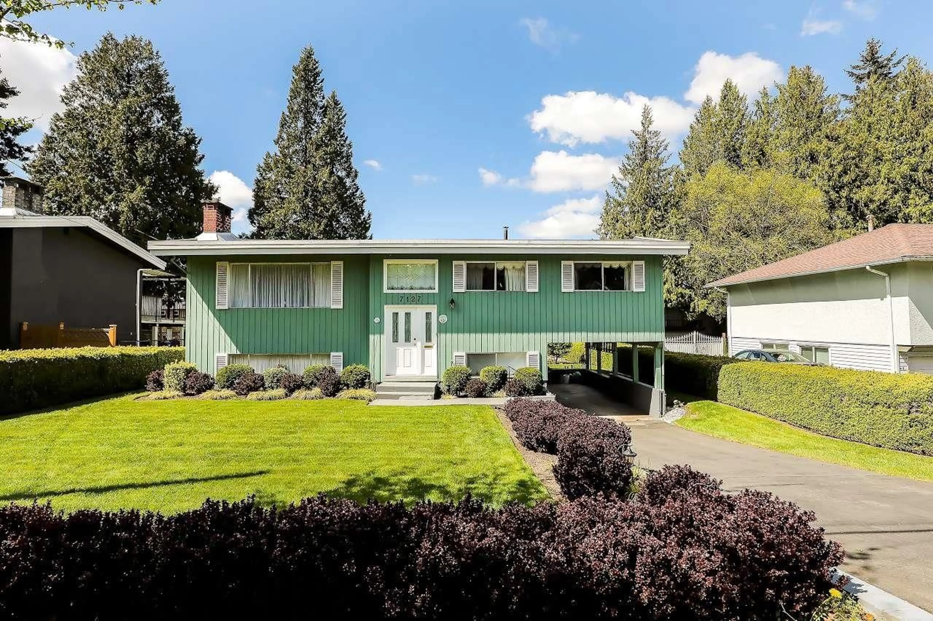 Home with vinyl exterior material, street for 7127 116, Delta British Columbia V4E1X9