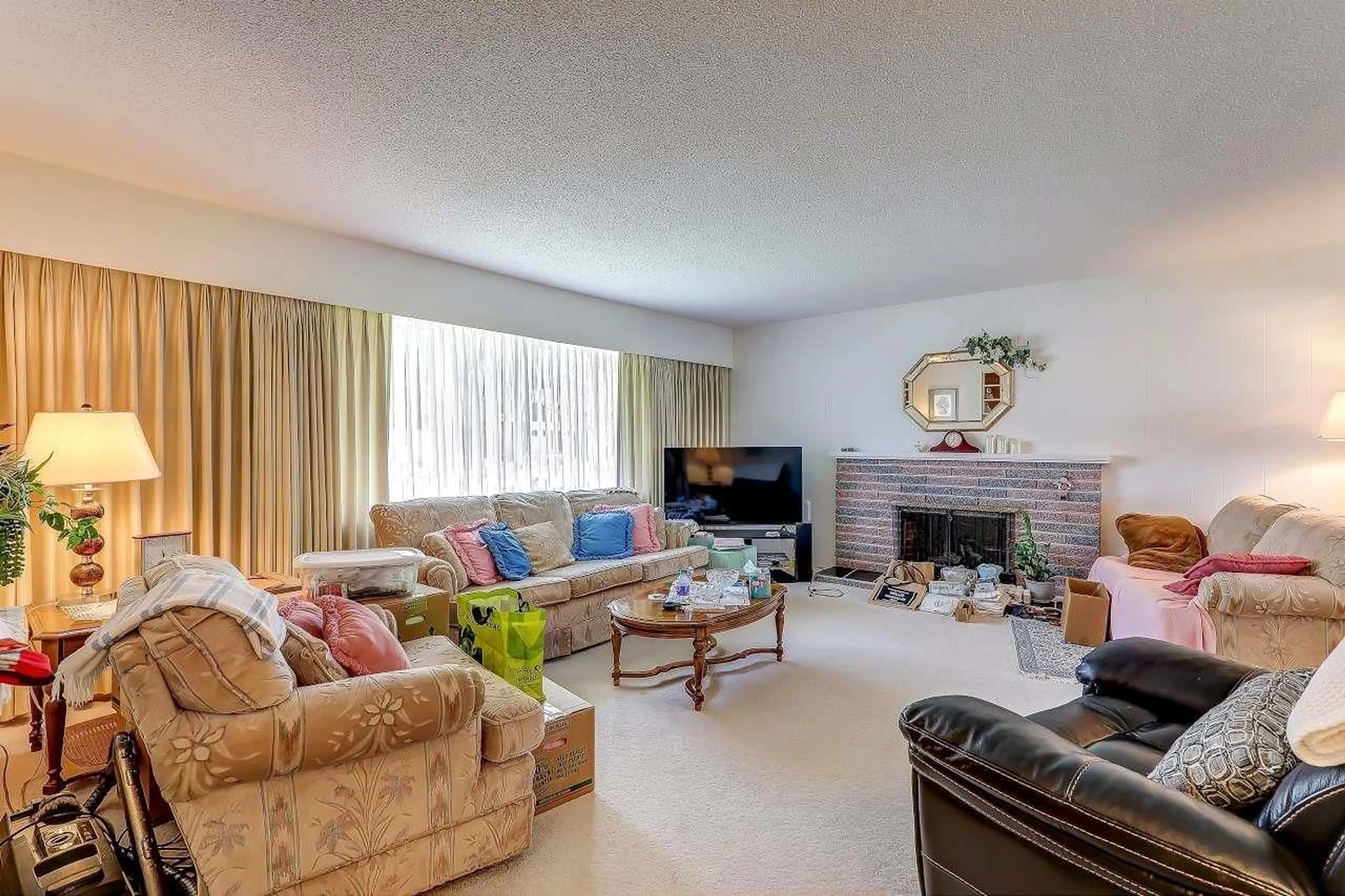 Living room with furniture, unknown for 7127 116, Delta British Columbia V4E1X9