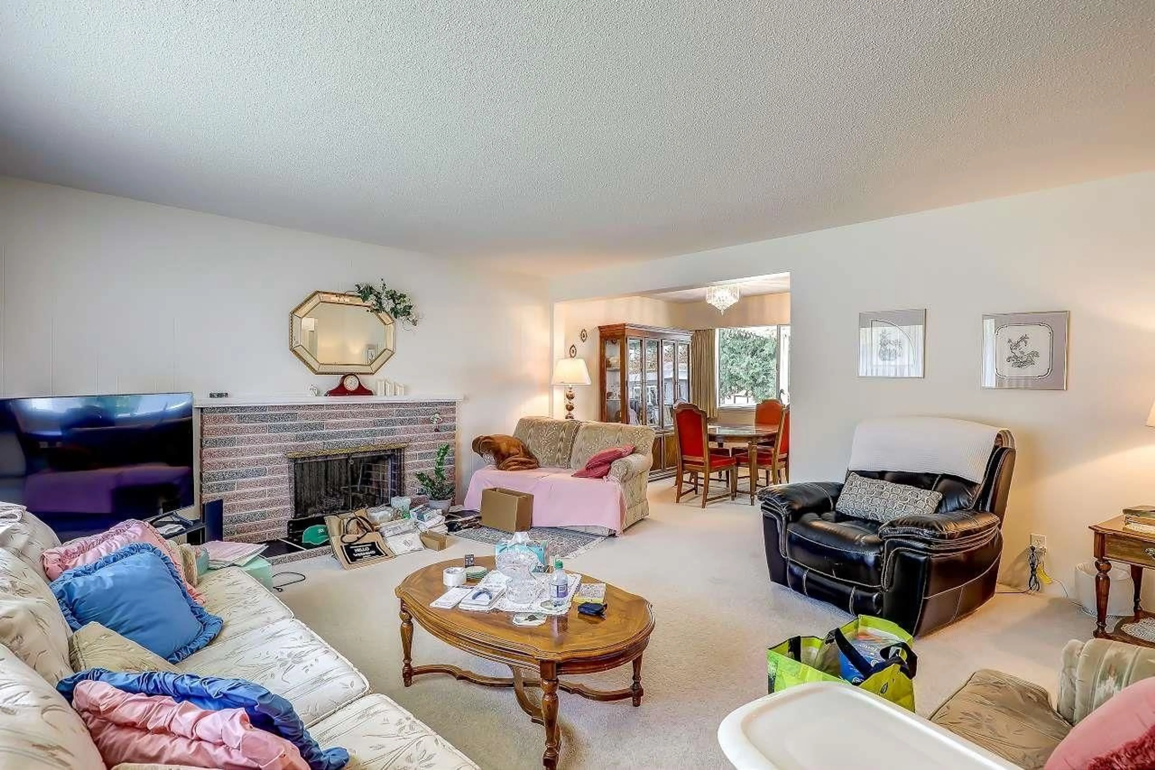 Living room with furniture, unknown for 7127 116, Delta British Columbia V4E1X9