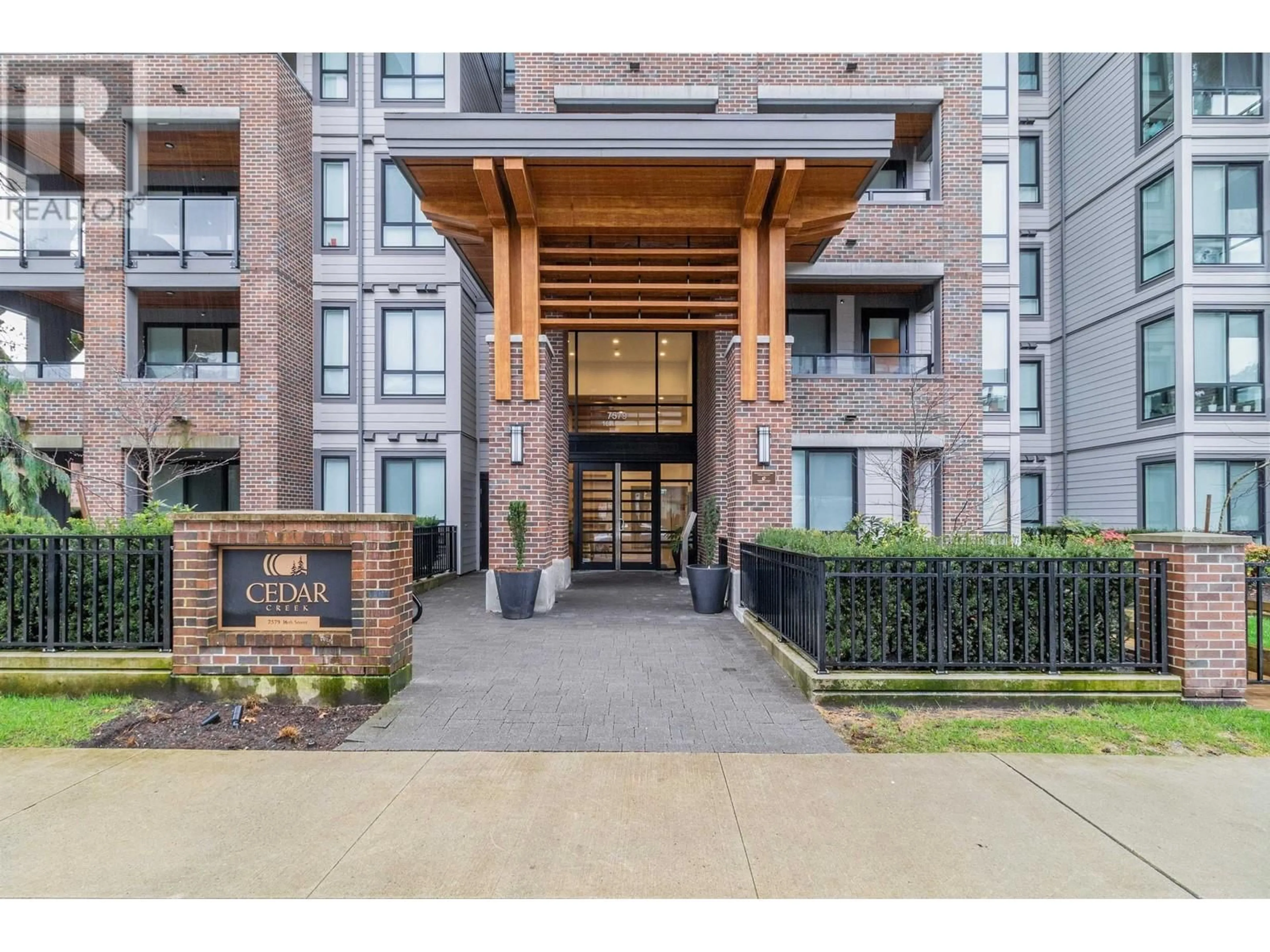 Indoor foyer for 413 - 7579 16TH STREET, Burnaby British Columbia V3N0H7