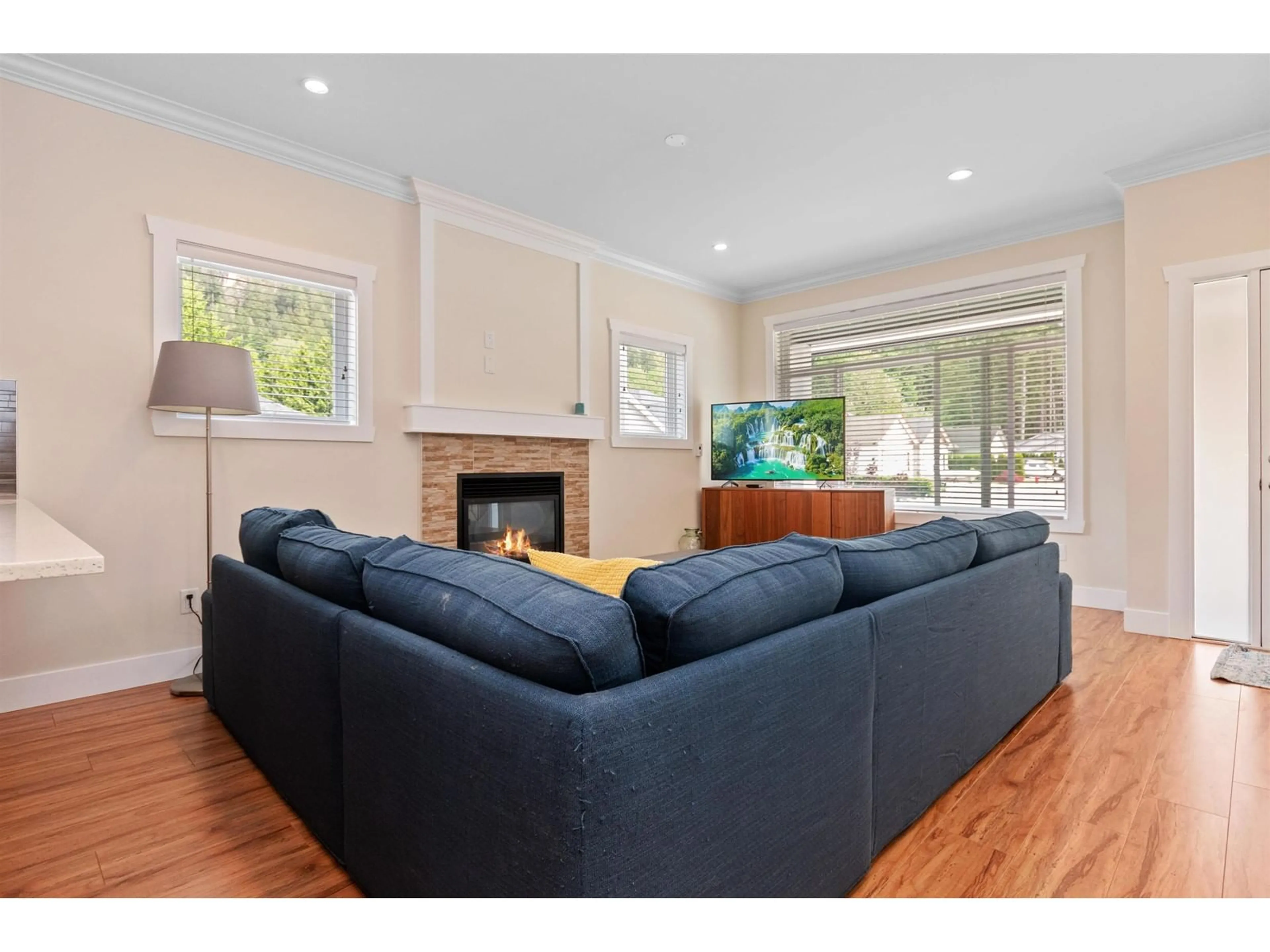 Living room with furniture, wood/laminate floor for 24 - 20118 BEACON ROAD, Hope British Columbia V0X1L2