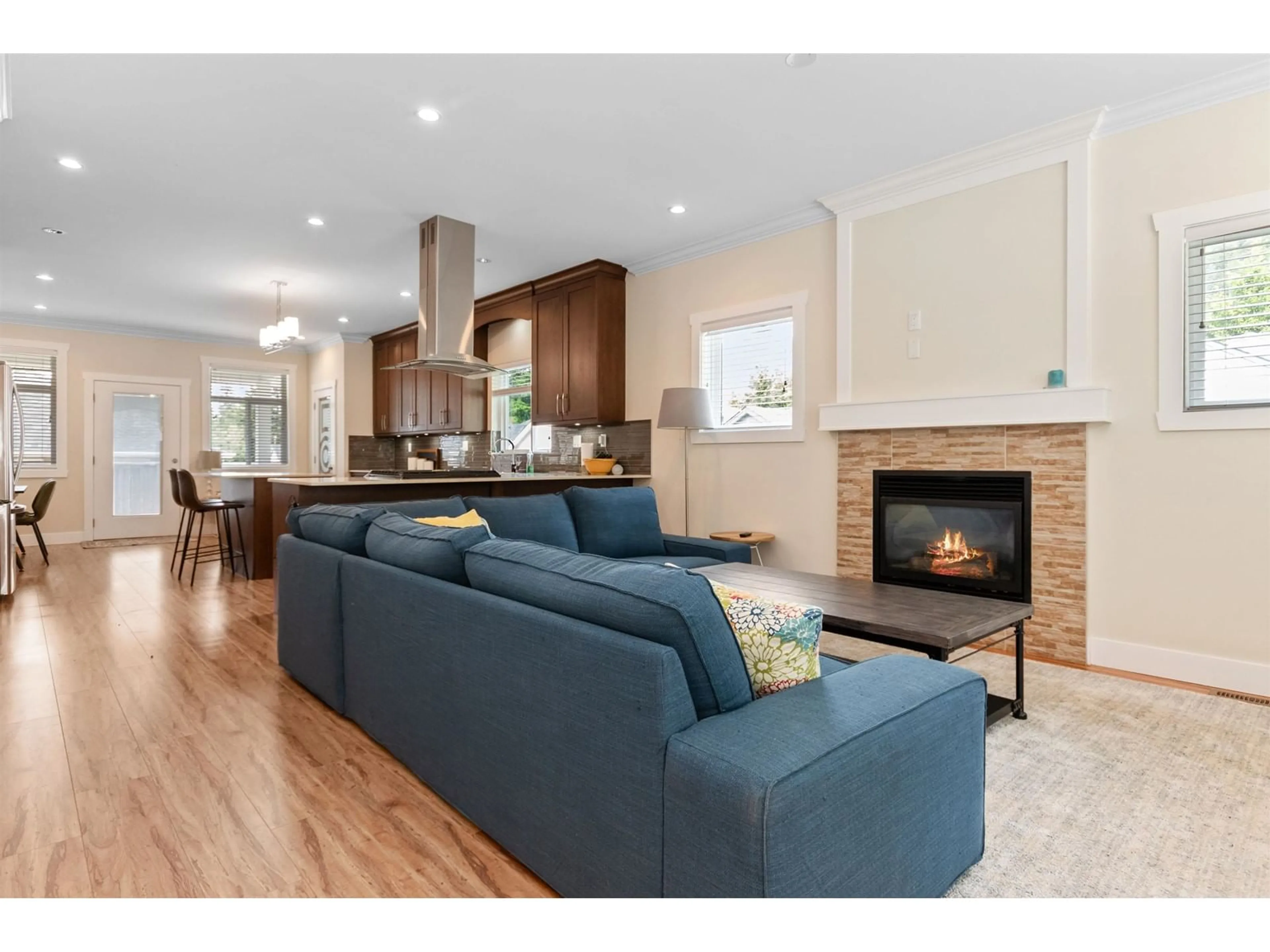 Living room with furniture, wood/laminate floor for 24 - 20118 BEACON ROAD, Hope British Columbia V0X1L2
