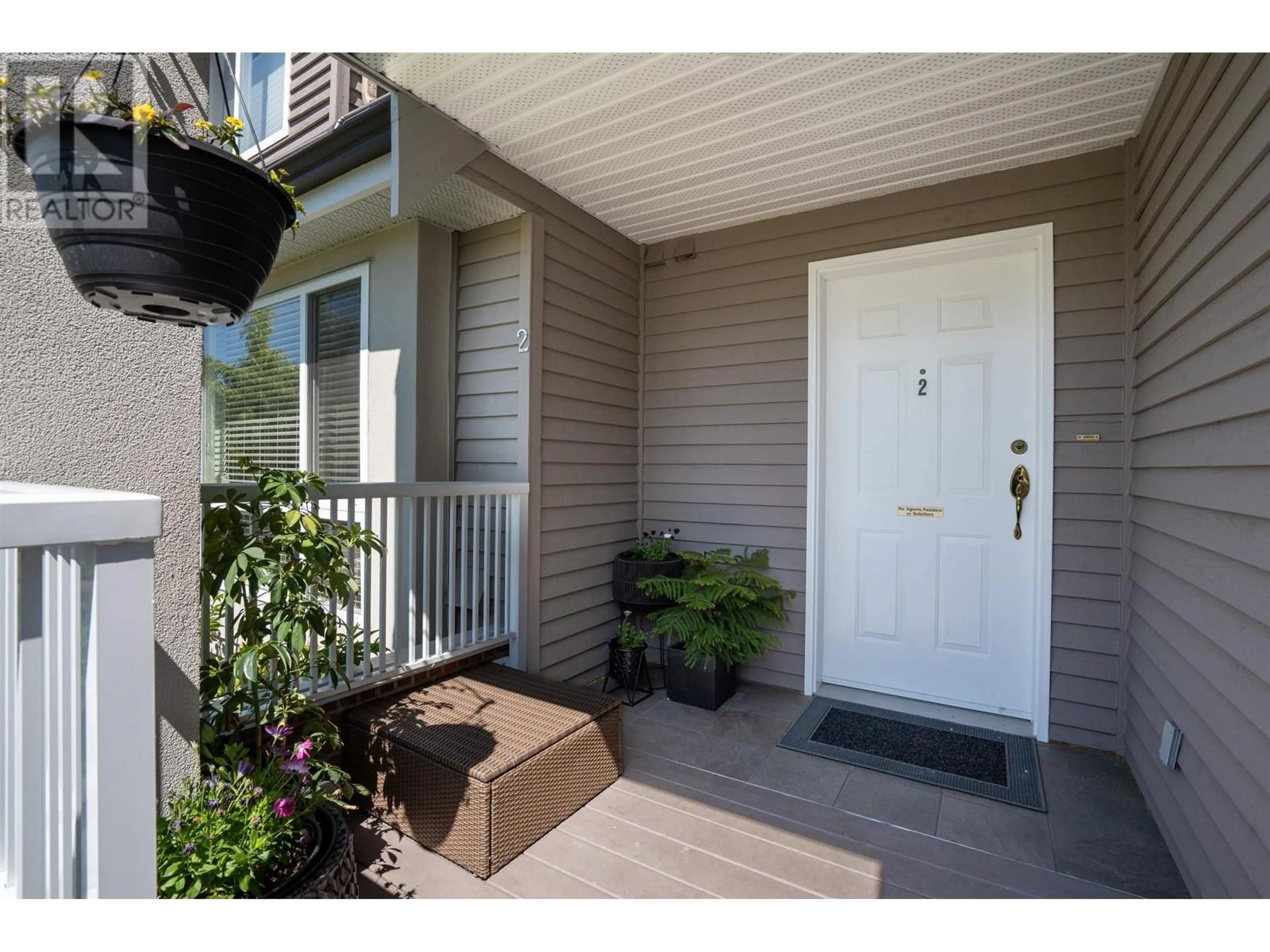 Indoor entryway for 2 - 250 KEITH ROAD, North Vancouver British Columbia V7L1V5