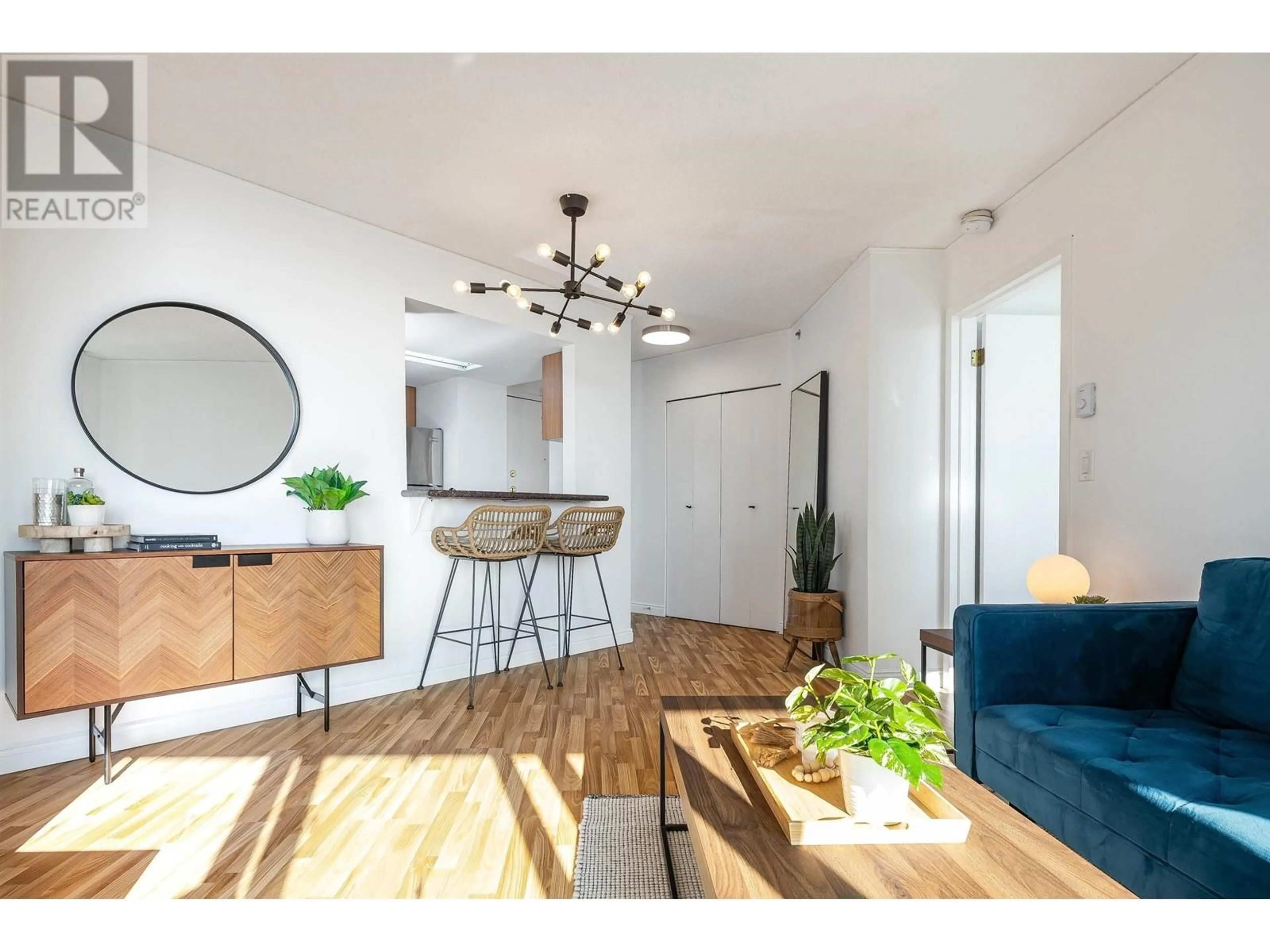 Living room with furniture, wood/laminate floor for 1705 - 789 DRAKE STREET, Vancouver British Columbia V6Z2N7