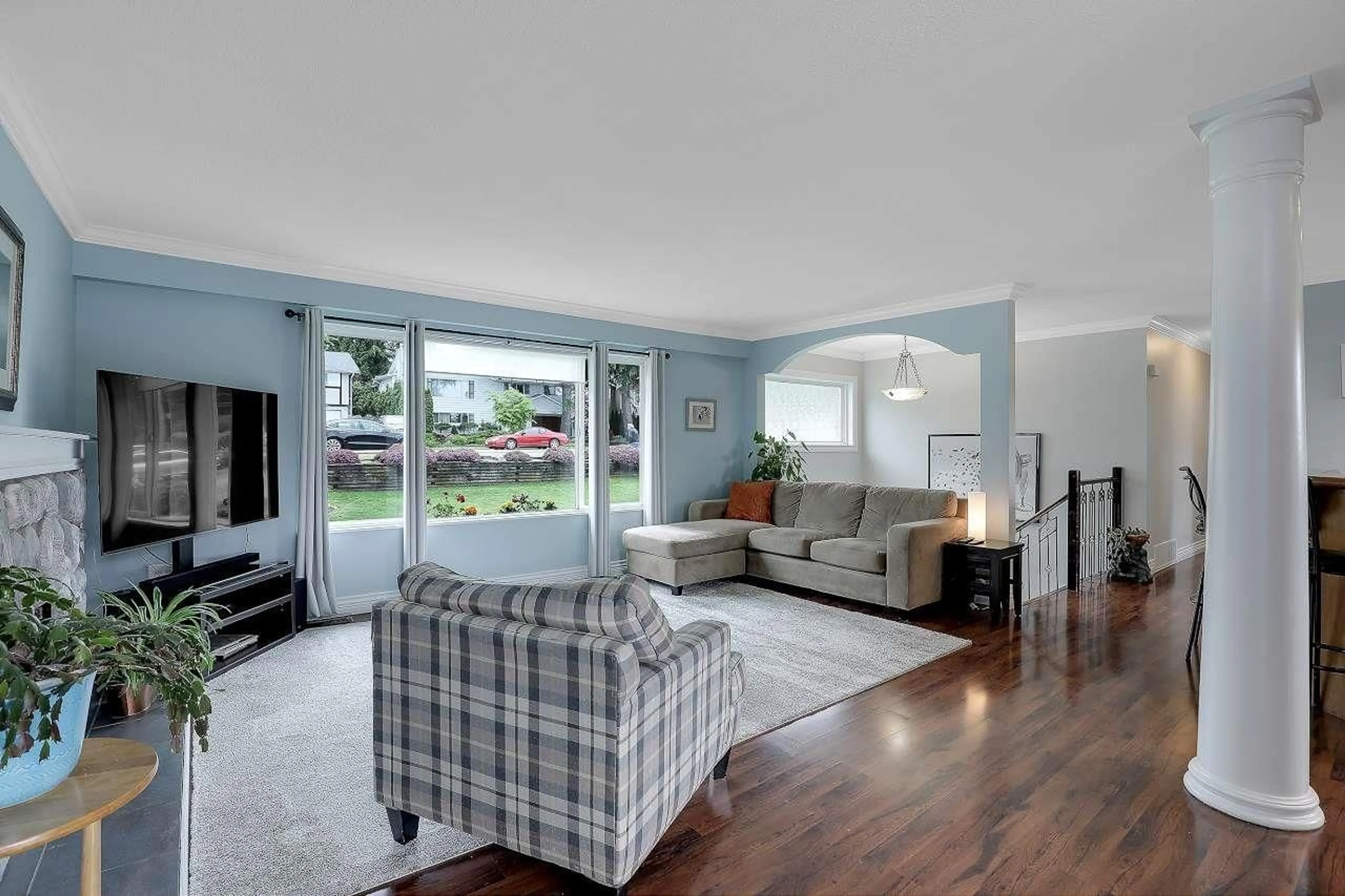 Living room with furniture, unknown for 13361 112A, Surrey British Columbia V3R2G6
