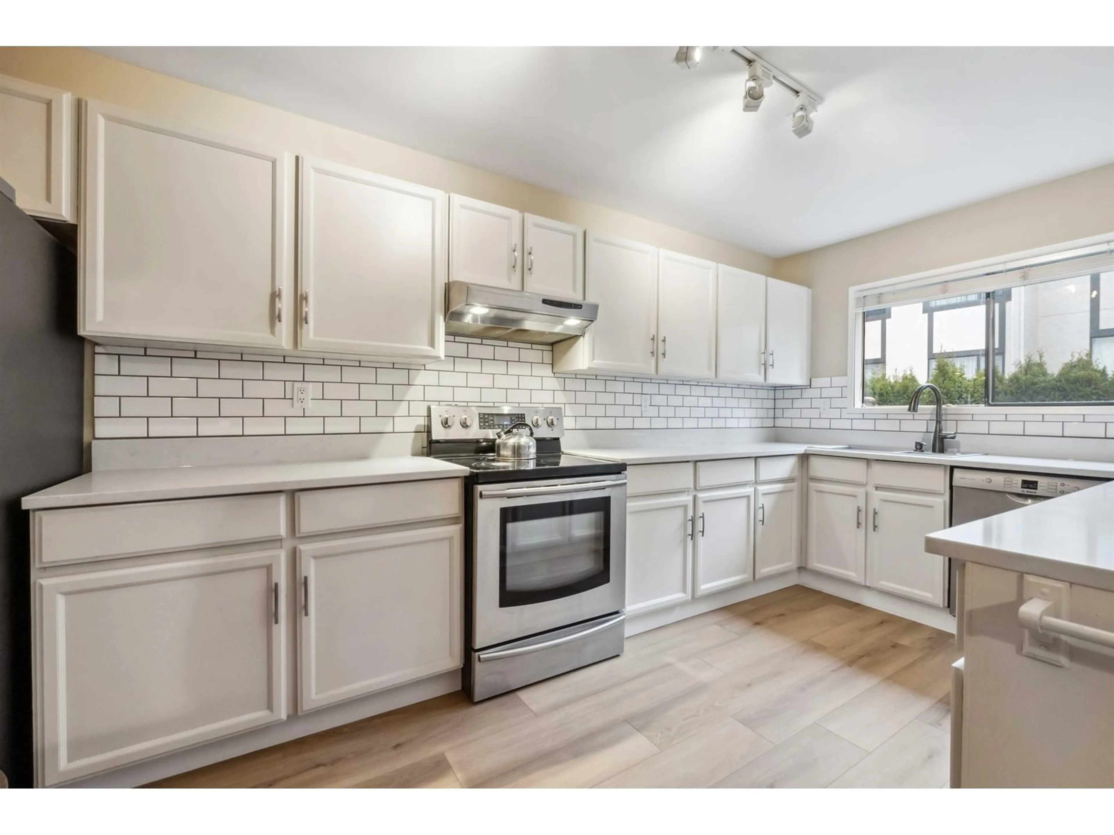 Unknown for 111 - 1520 VIDAL, White Rock British Columbia V4B3T7