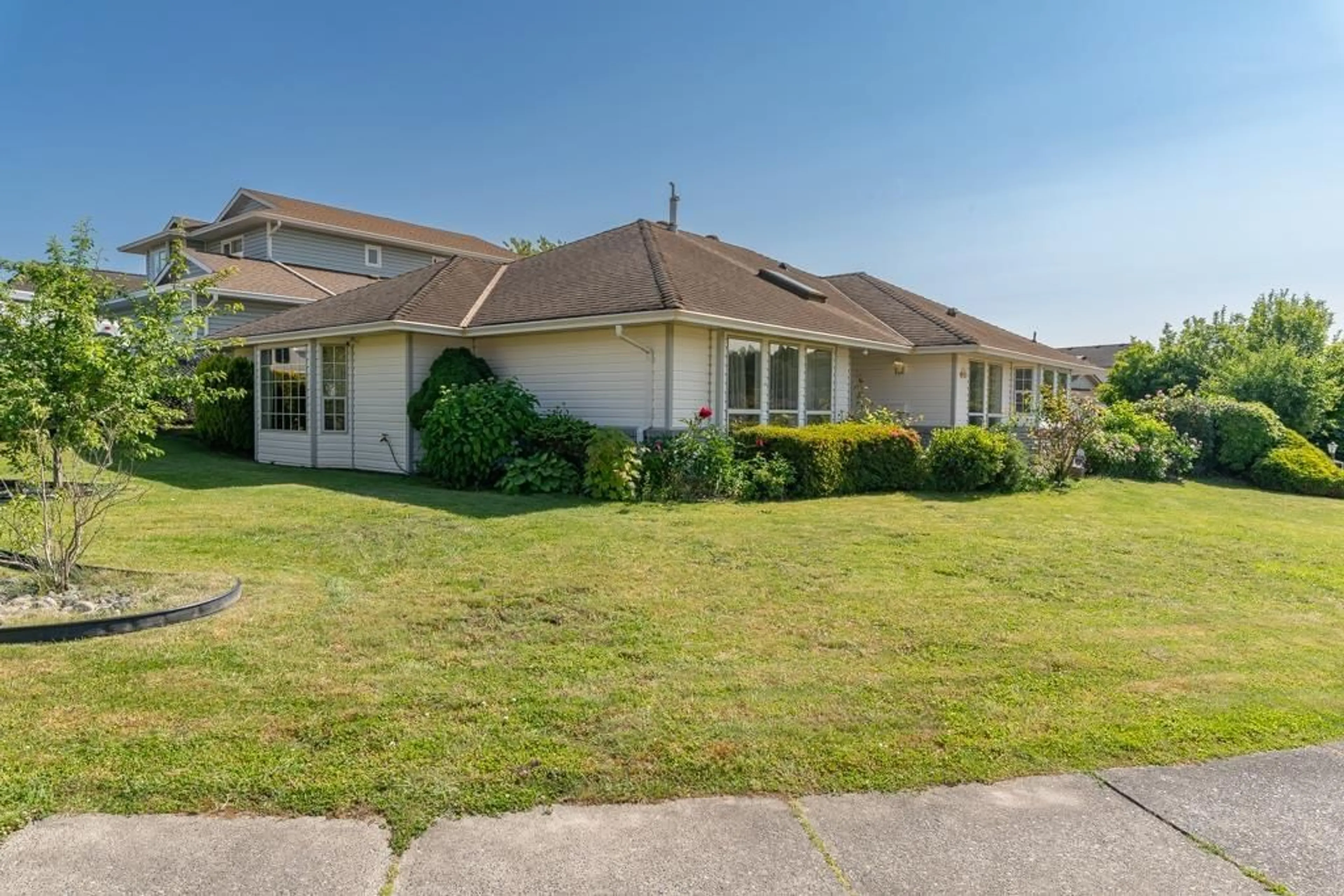 A pic from outside/outdoor area/front of a property/back of a property/a pic from drone, unknown for 32127 BALFOUR, Abbotsford British Columbia V2T5C2