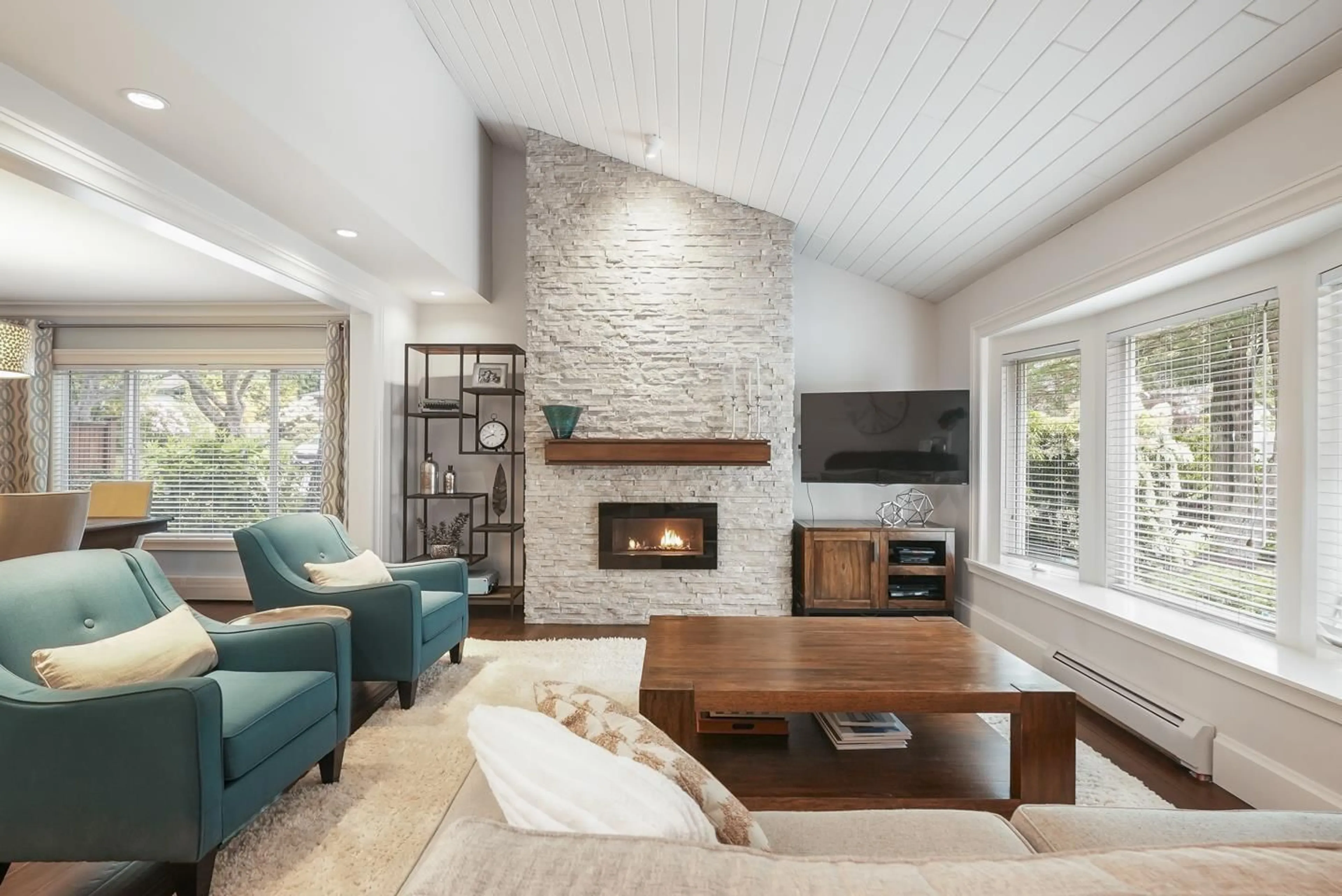 Living room with furniture, unknown for 1669 133A, Surrey British Columbia V4A6H5