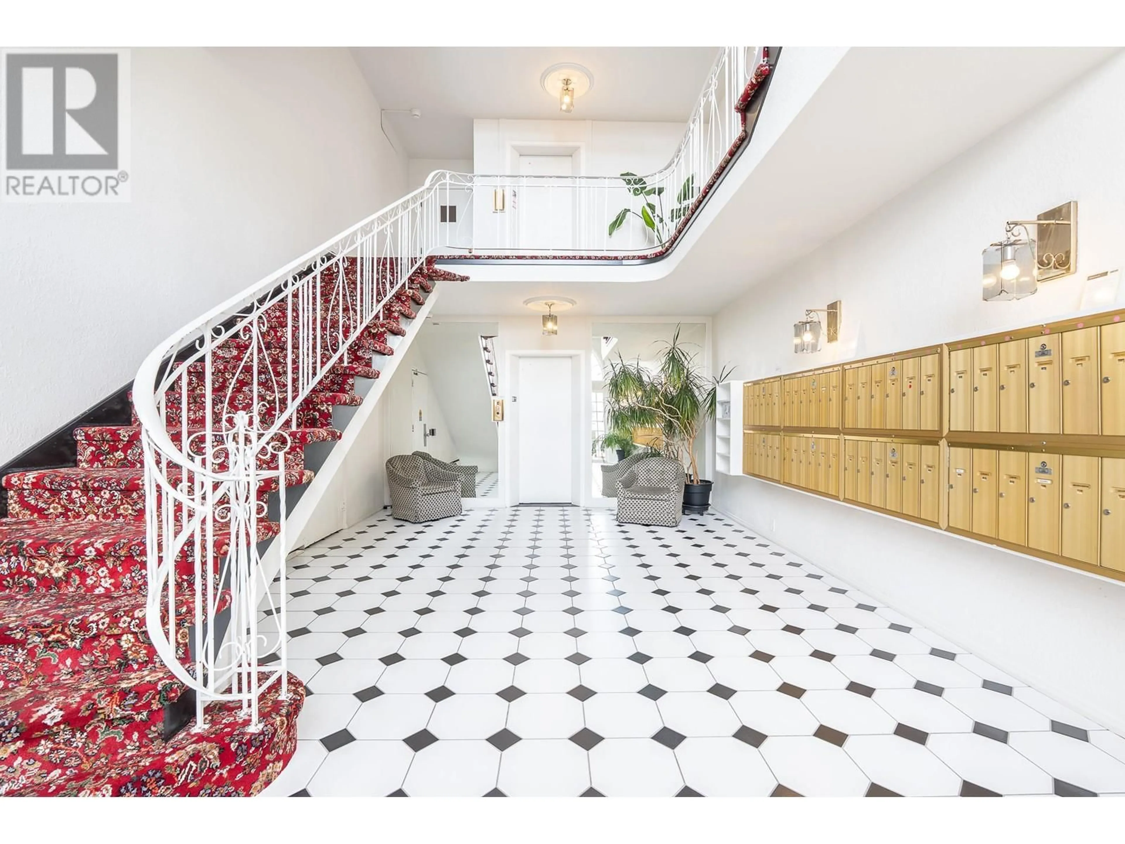 Indoor foyer for 320 - 2890 POINT GREY ROAD, Vancouver British Columbia V6K1A9