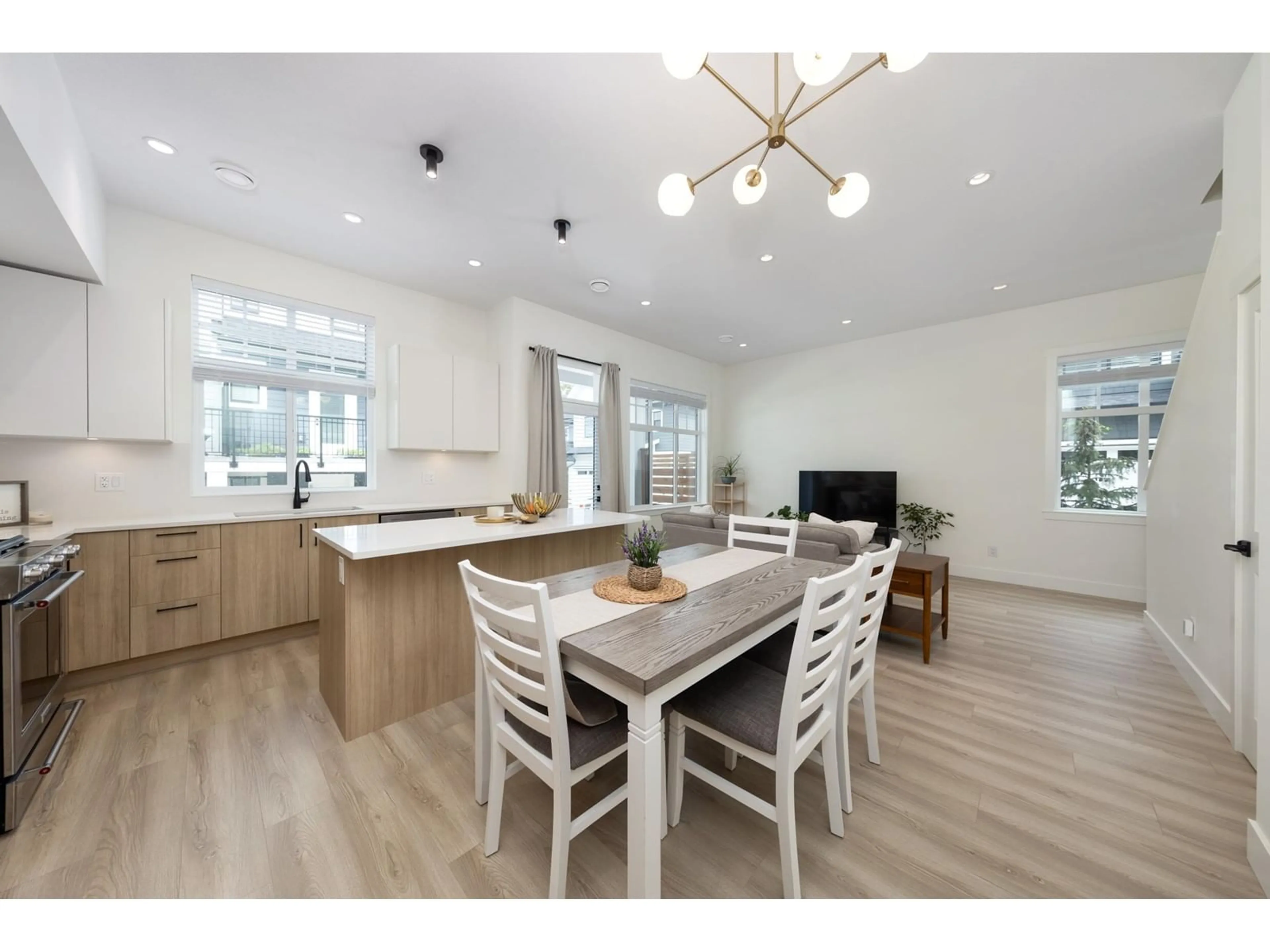 Open concept kitchen, wood/laminate floor for 60 - 7640 197, Langley British Columbia V2Y3W2