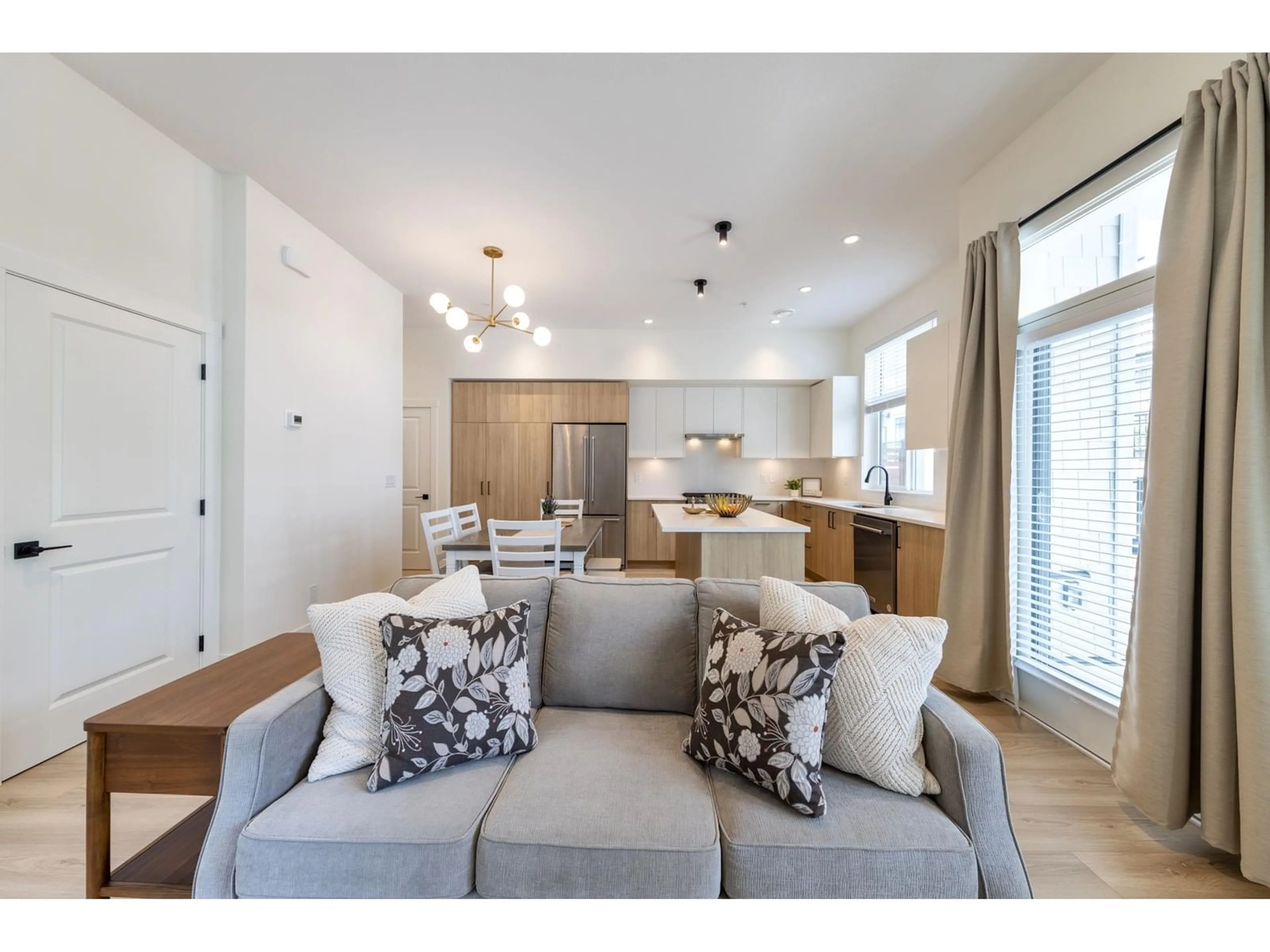 Open concept kitchen, wood/laminate floor for 60 - 7640 197, Langley British Columbia V2Y3W2