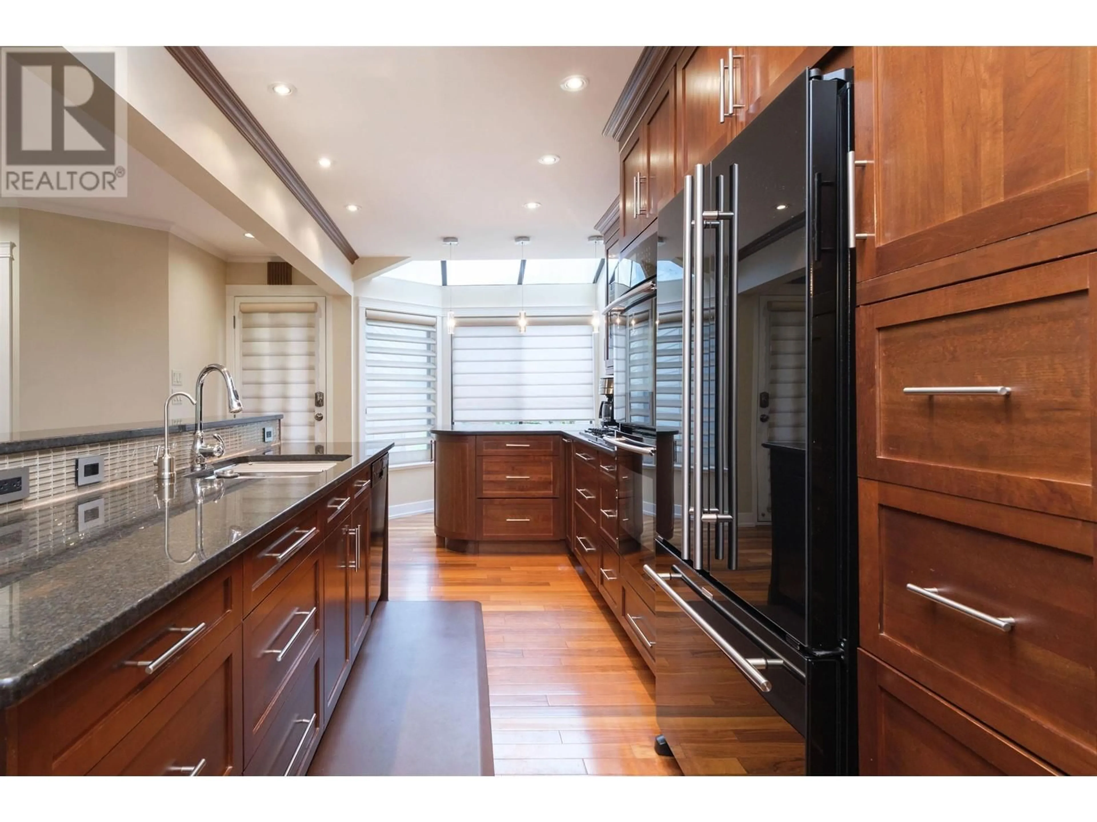 Contemporary kitchen, unknown for 1151 MONTROYAL BOULEVARD, North Vancouver British Columbia V7R2H8