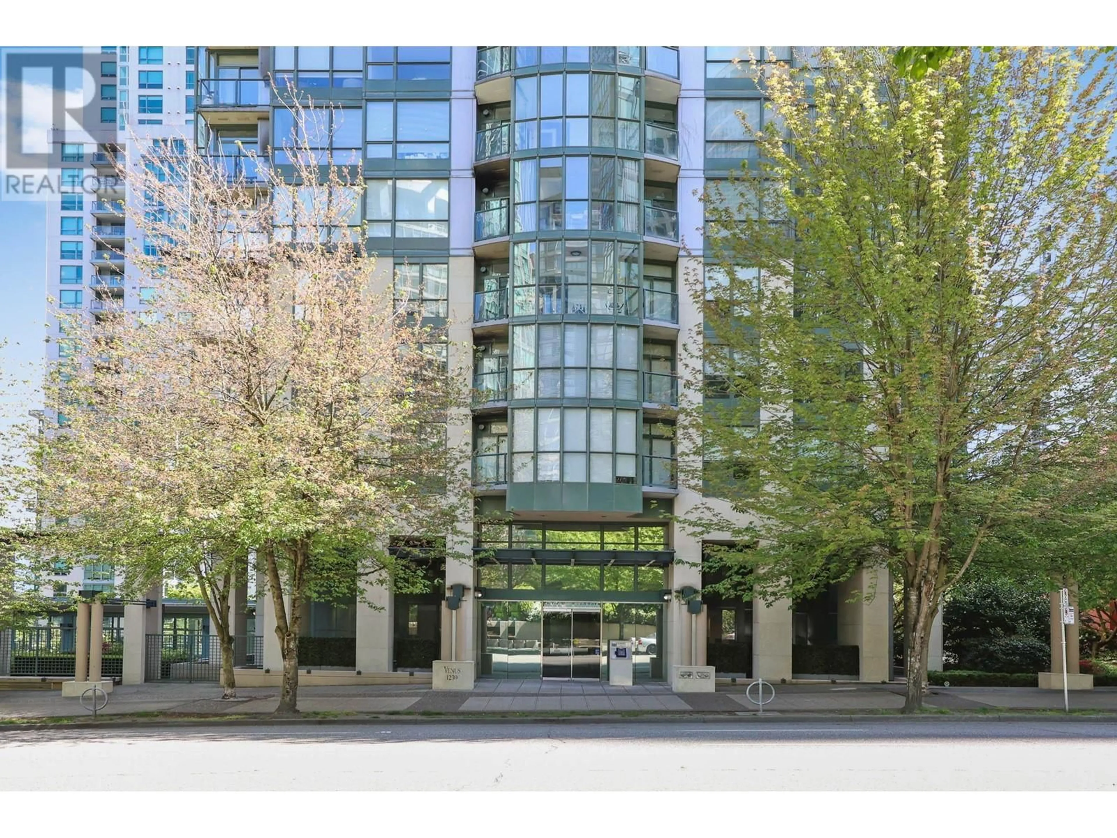 Indoor foyer for 1606 - 1239 GEORGIA STREET, Vancouver British Columbia V6E4R8