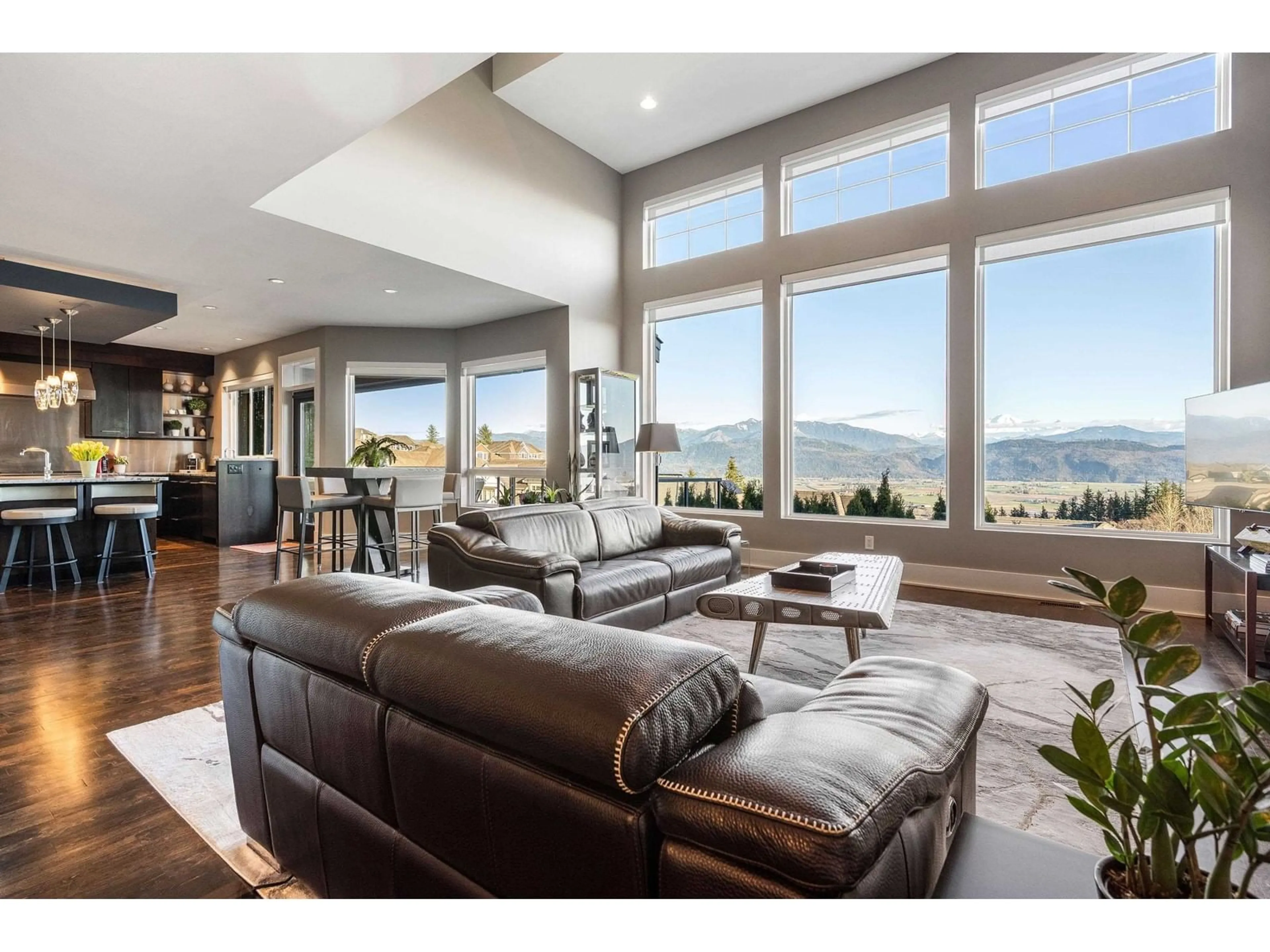 Living room with furniture, unknown for 2605 EAGLE MOUNTAIN, Abbotsford British Columbia V3G0B1