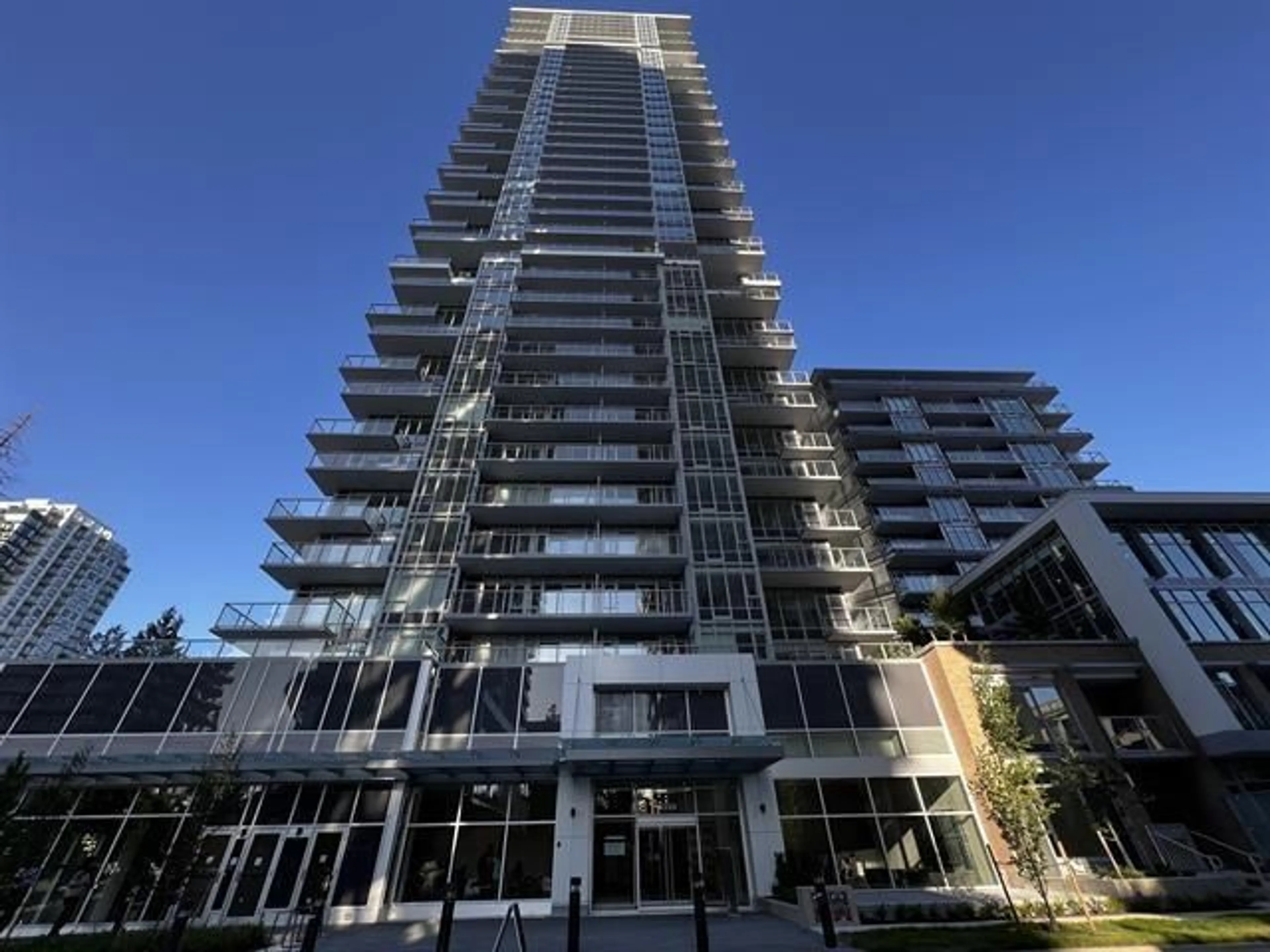 A pic from outside/outdoor area/front of a property/back of a property/a pic from drone, building for 905 - 13350 CENTRAL, Surrey British Columbia V3T0S1