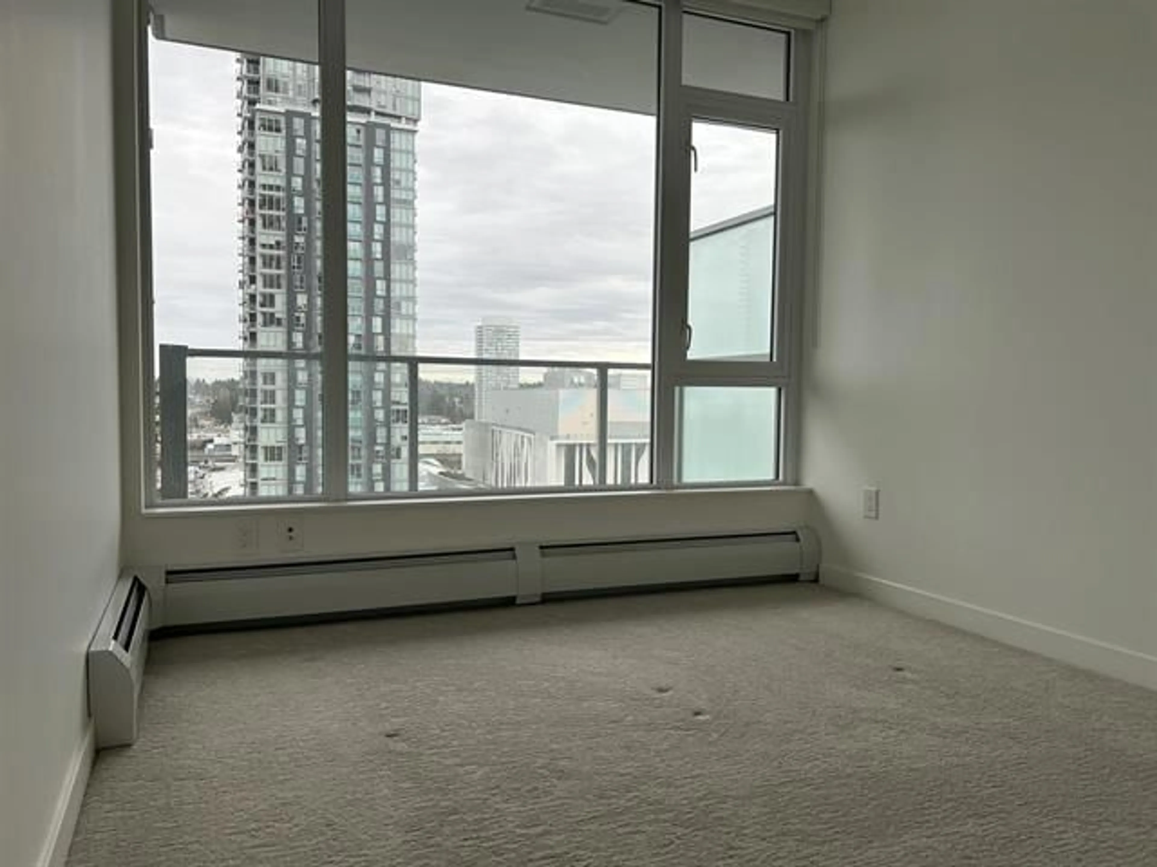 A pic of a room for 905 - 13350 CENTRAL, Surrey British Columbia V3T0S1
