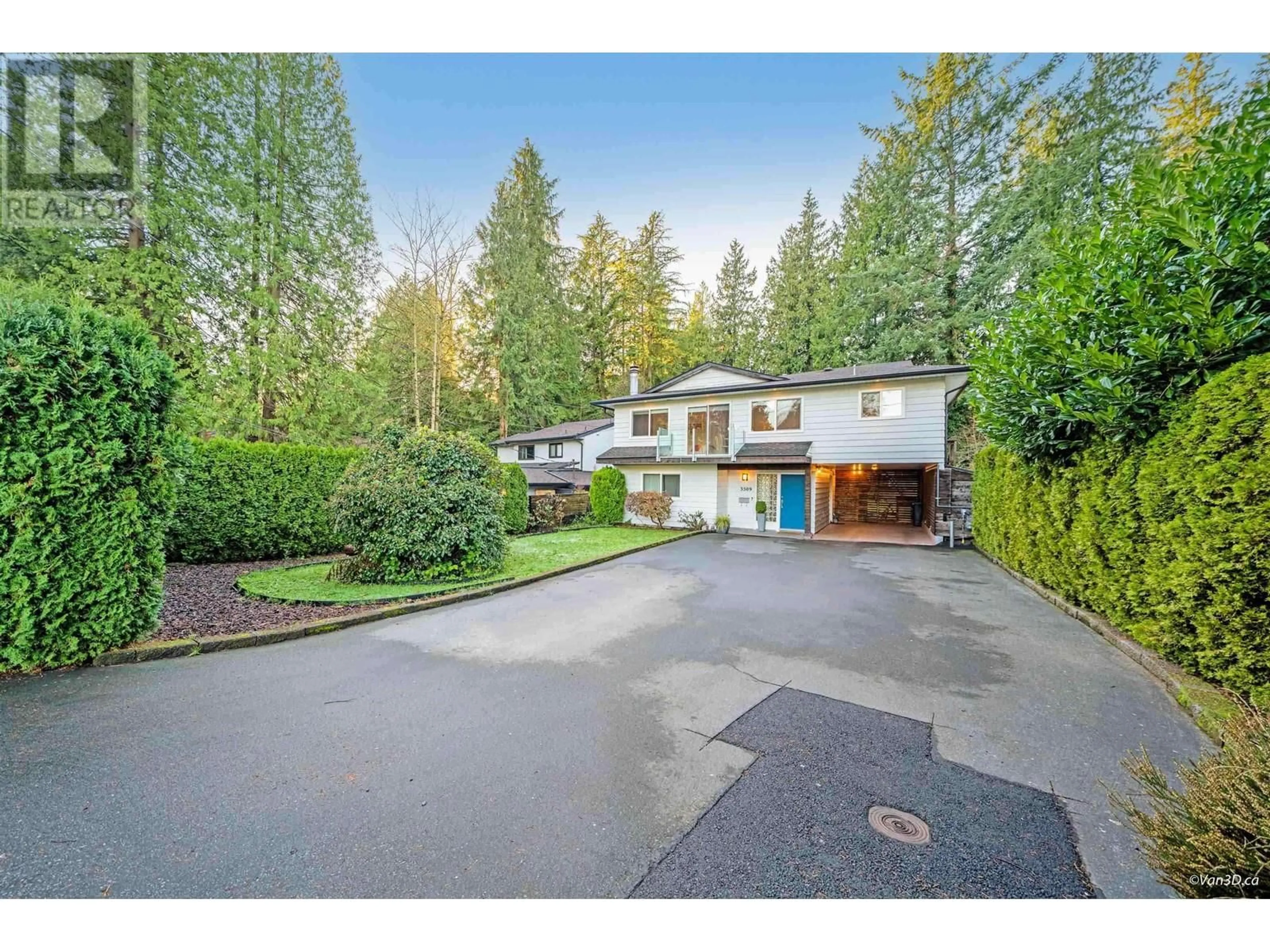 A pic from outside/outdoor area/front of a property/back of a property/a pic from drone, street for 3509 FROMME ROAD, North Vancouver British Columbia V7K2E4