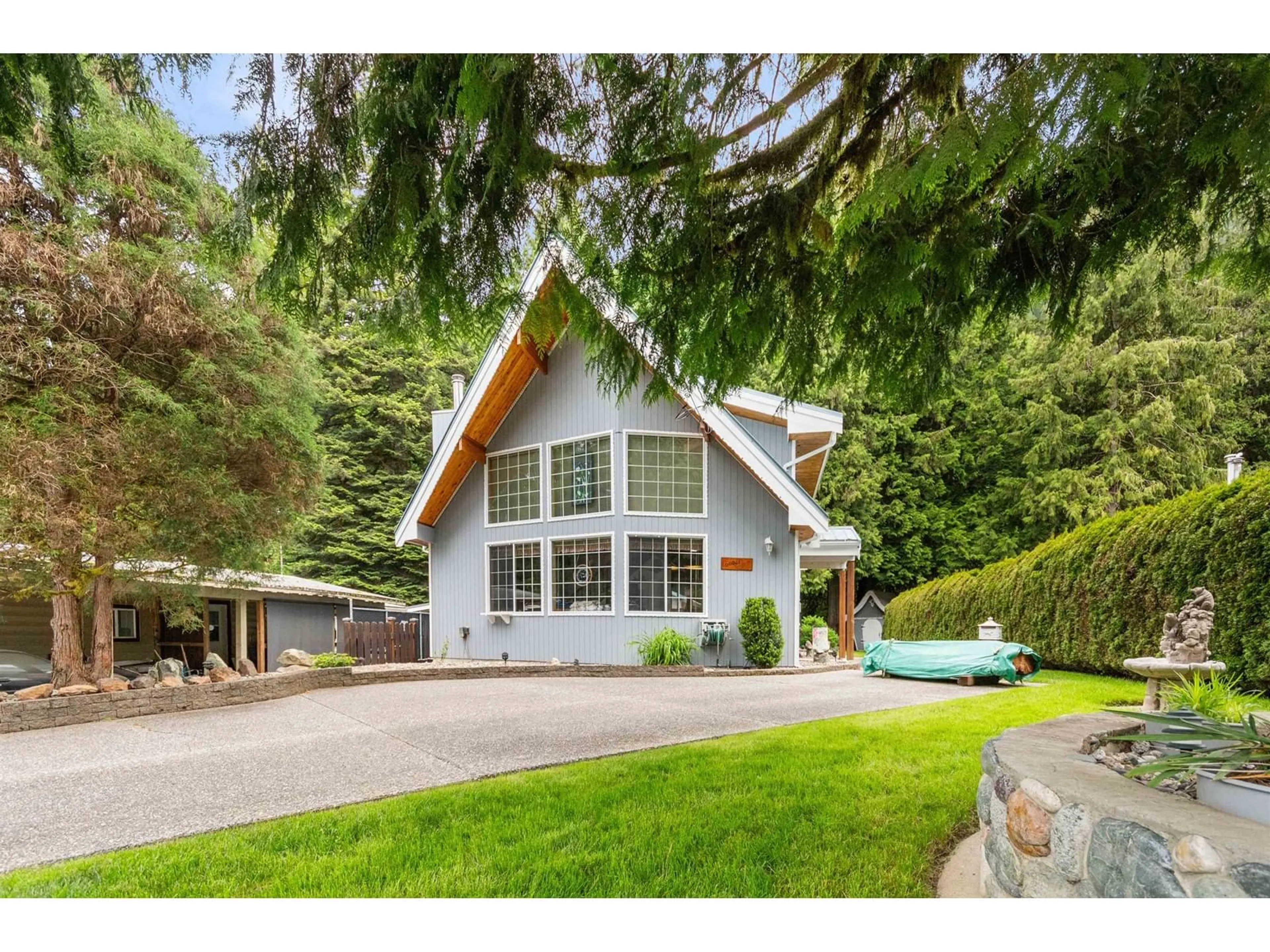 Home with vinyl exterior material, mountain view for 66611 KERELUK ROAD, Hope British Columbia V0X1L1