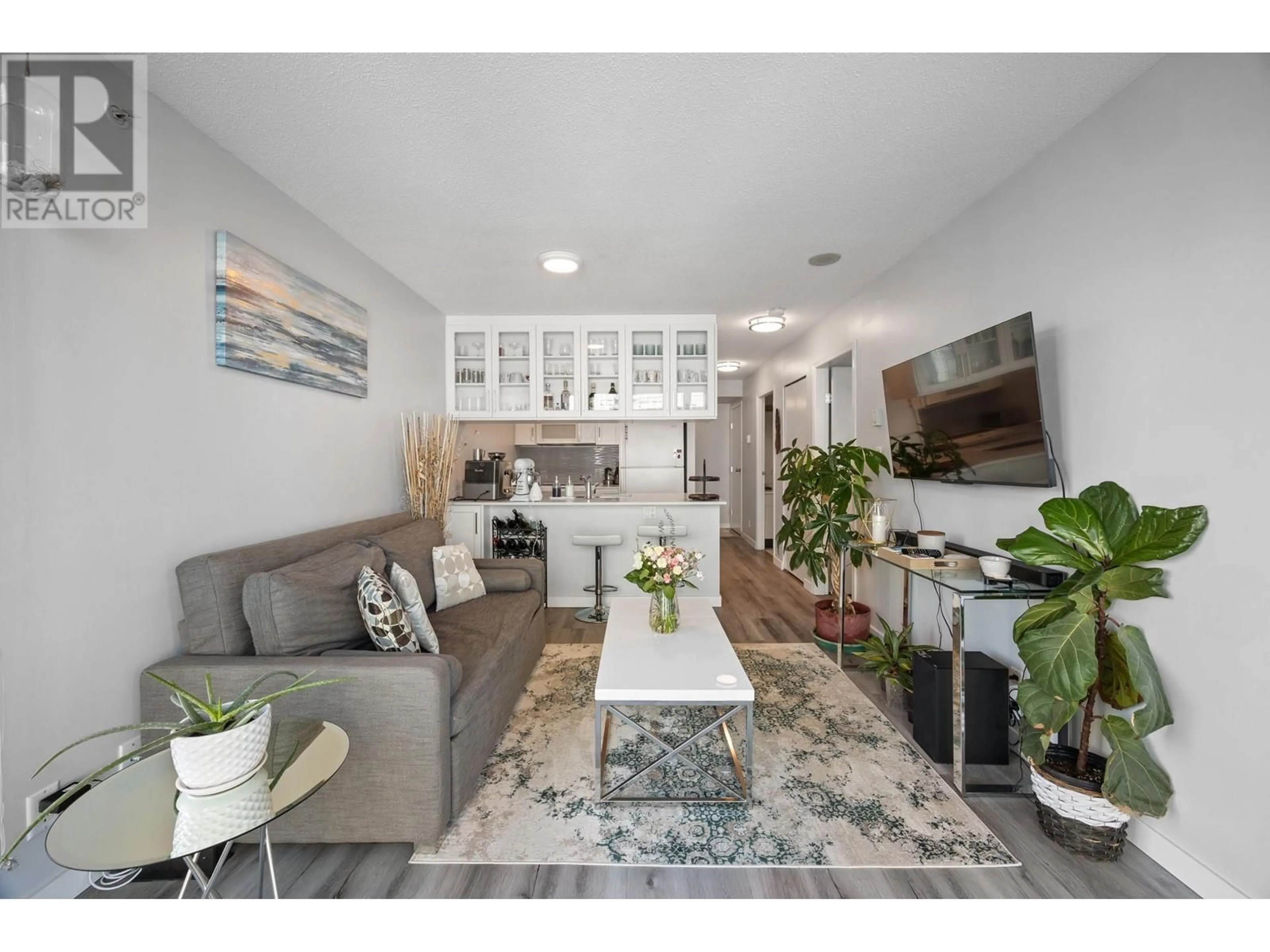 Living room with furniture, unknown for 911 - 1367 ALBERNI STREET, Vancouver British Columbia V6E4R9
