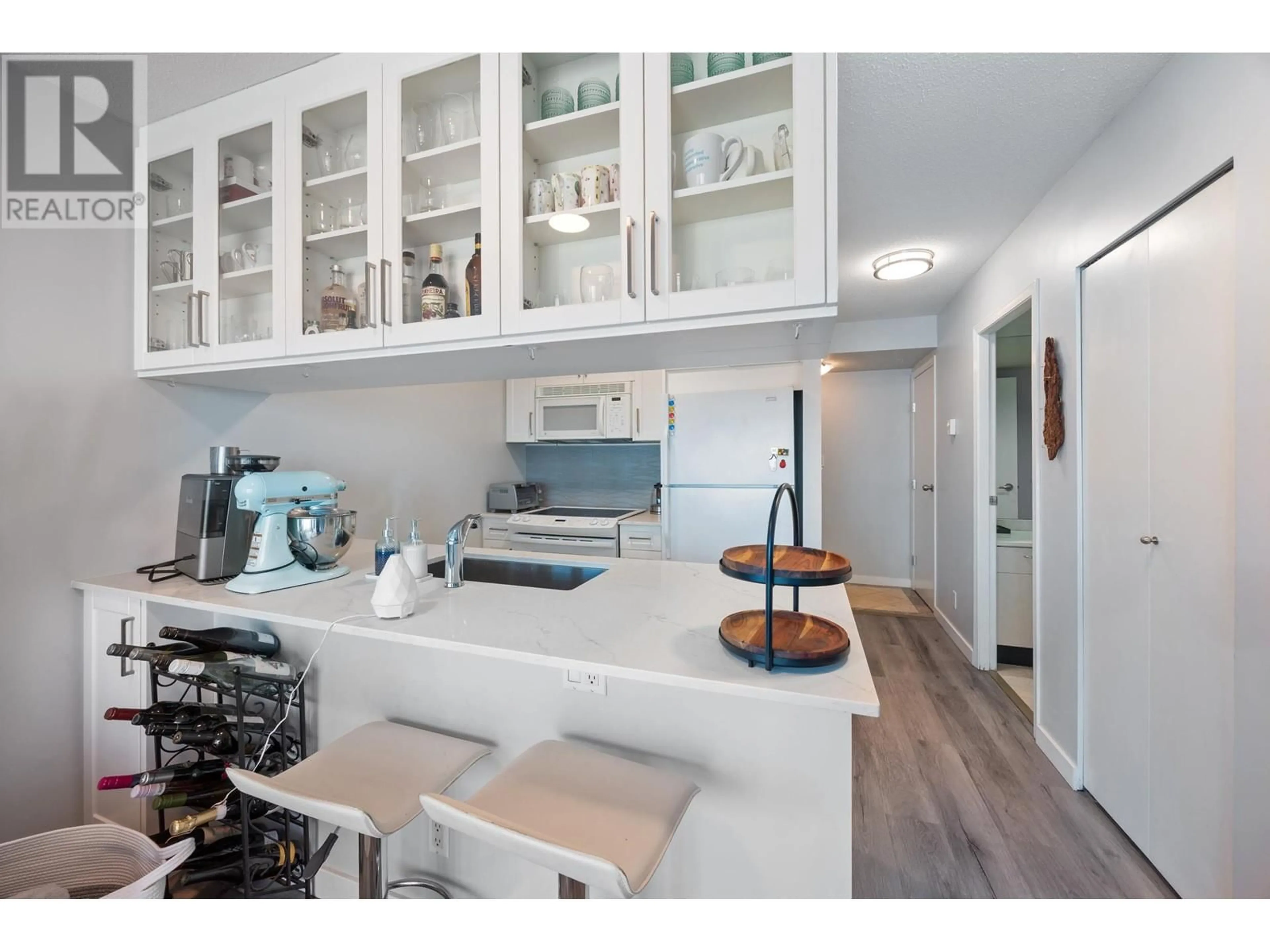 Open concept kitchen, unknown for 911 - 1367 ALBERNI STREET, Vancouver British Columbia V6E4R9