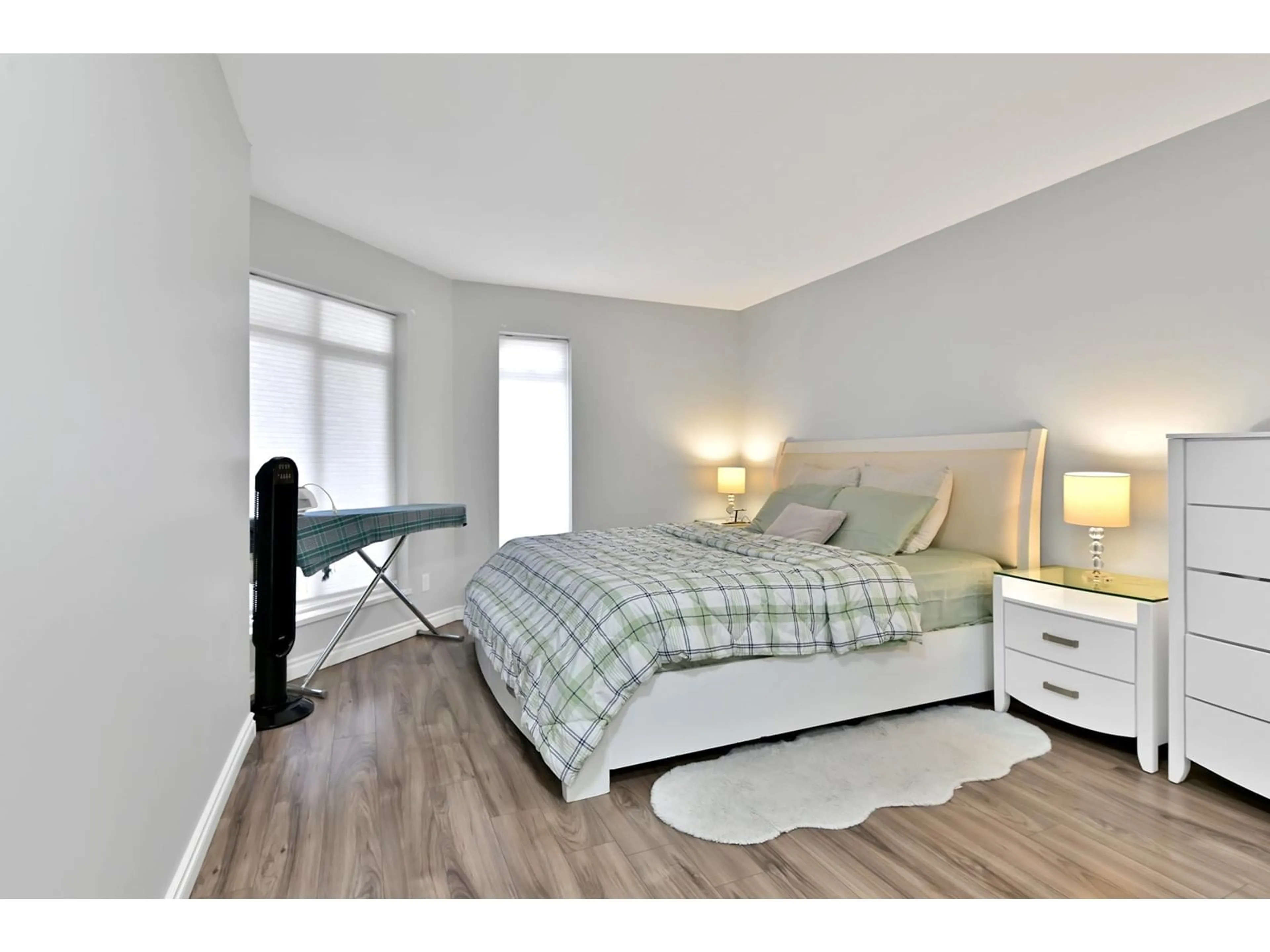 Bedroom with bed, wood/laminate floor for 306 - 32075 GEORGE FERGUSON, Abbotsford British Columbia V2T2K7