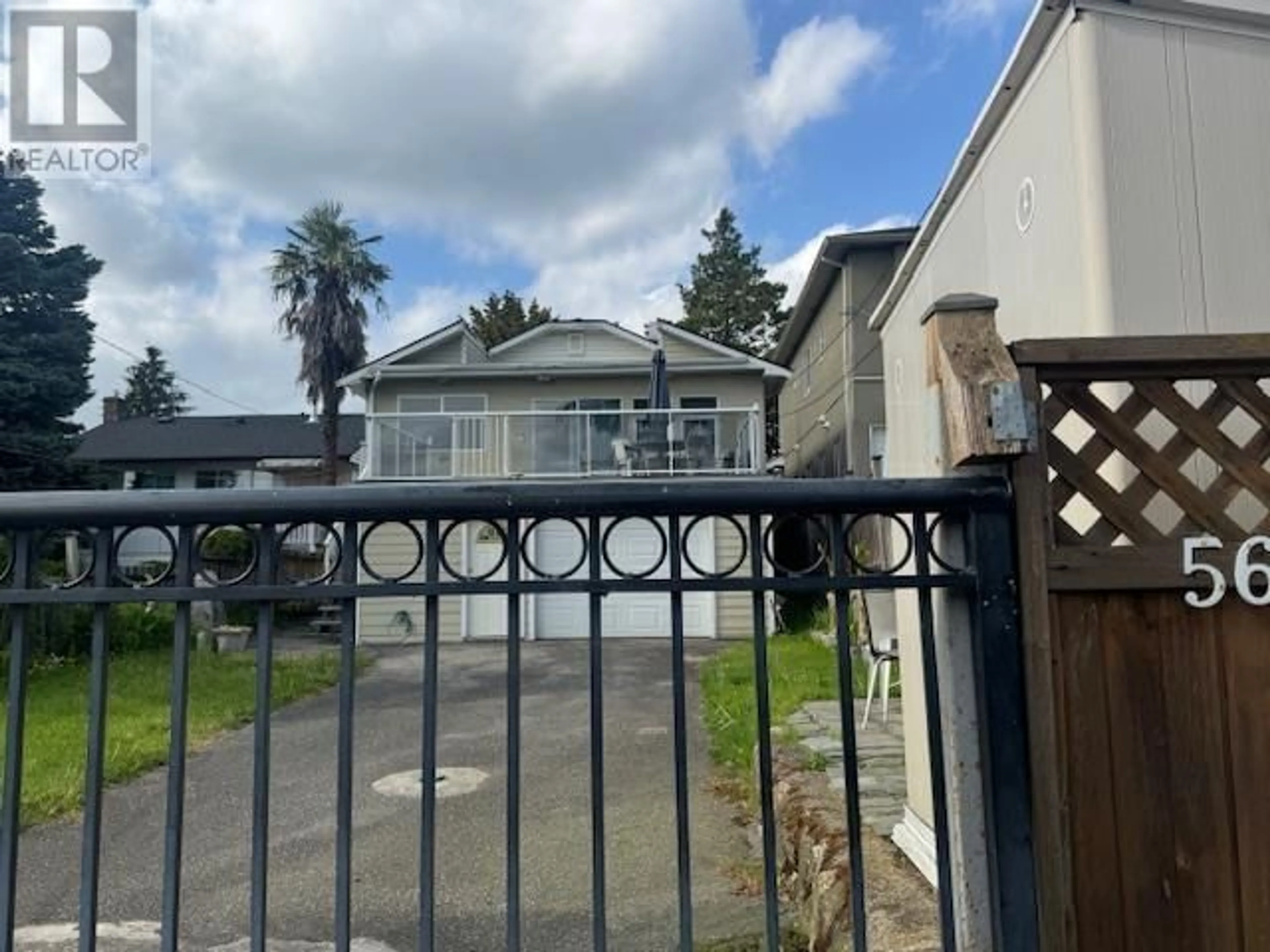 A pic from outside/outdoor area/front of a property/back of a property/a pic from drone, unknown for 56 41ST AVENUE, Vancouver British Columbia V5Y2R9