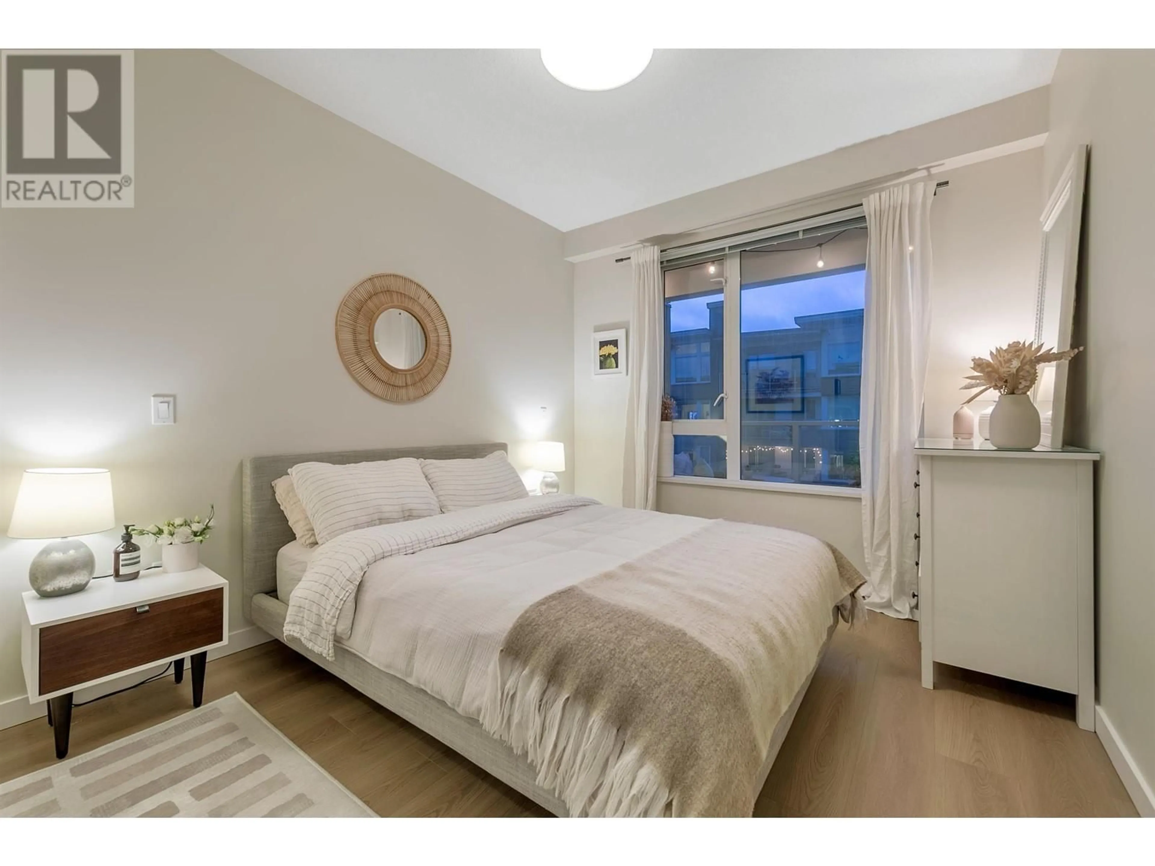 Bedroom with bed, unknown for 428 - 255 1ST STREET, North Vancouver British Columbia V7M3G8