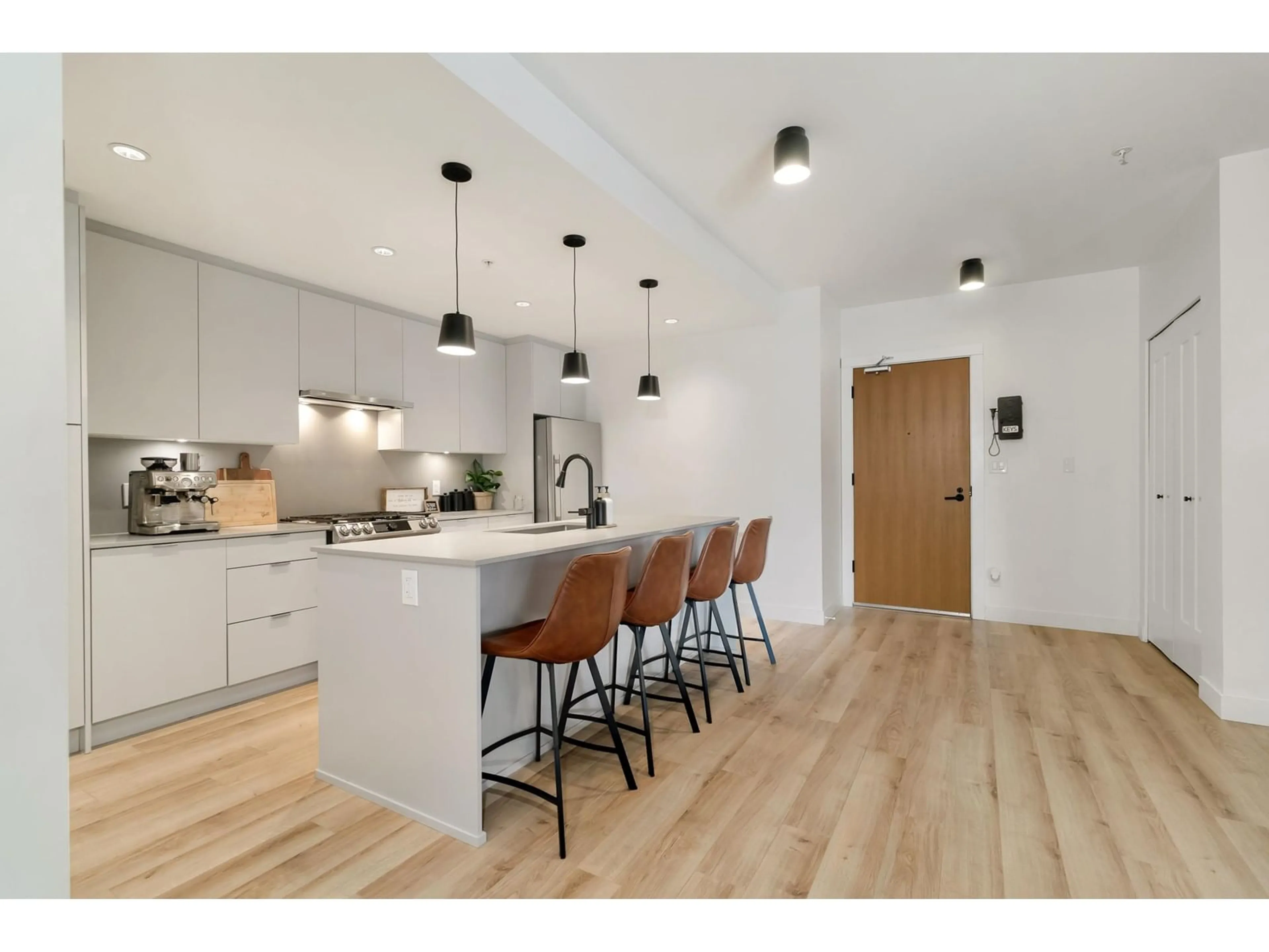 Open concept kitchen, wood/laminate floor for 315 - 2493 MONTROSE, Abbotsford British Columbia V2V0L4
