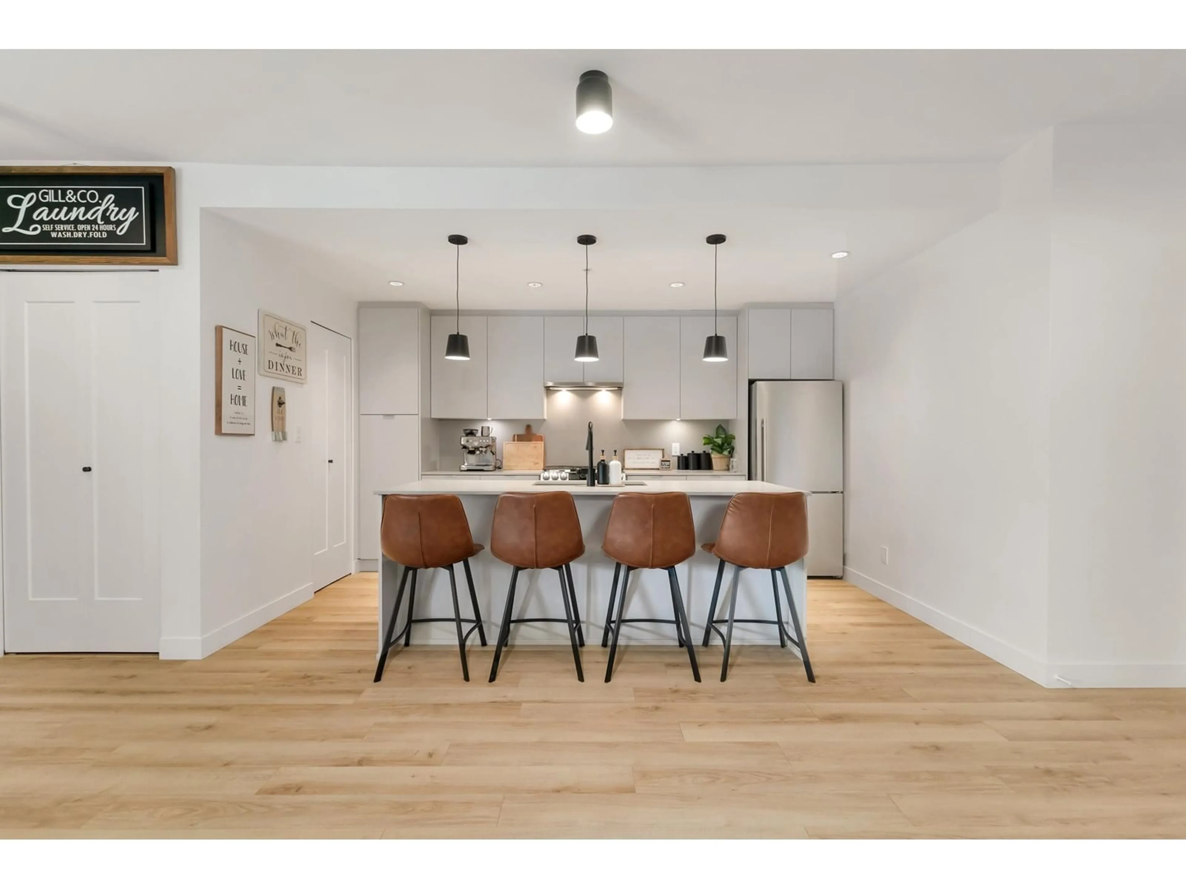 Open concept kitchen, wood/laminate floor for 315 - 2493 MONTROSE, Abbotsford British Columbia V2V0L4