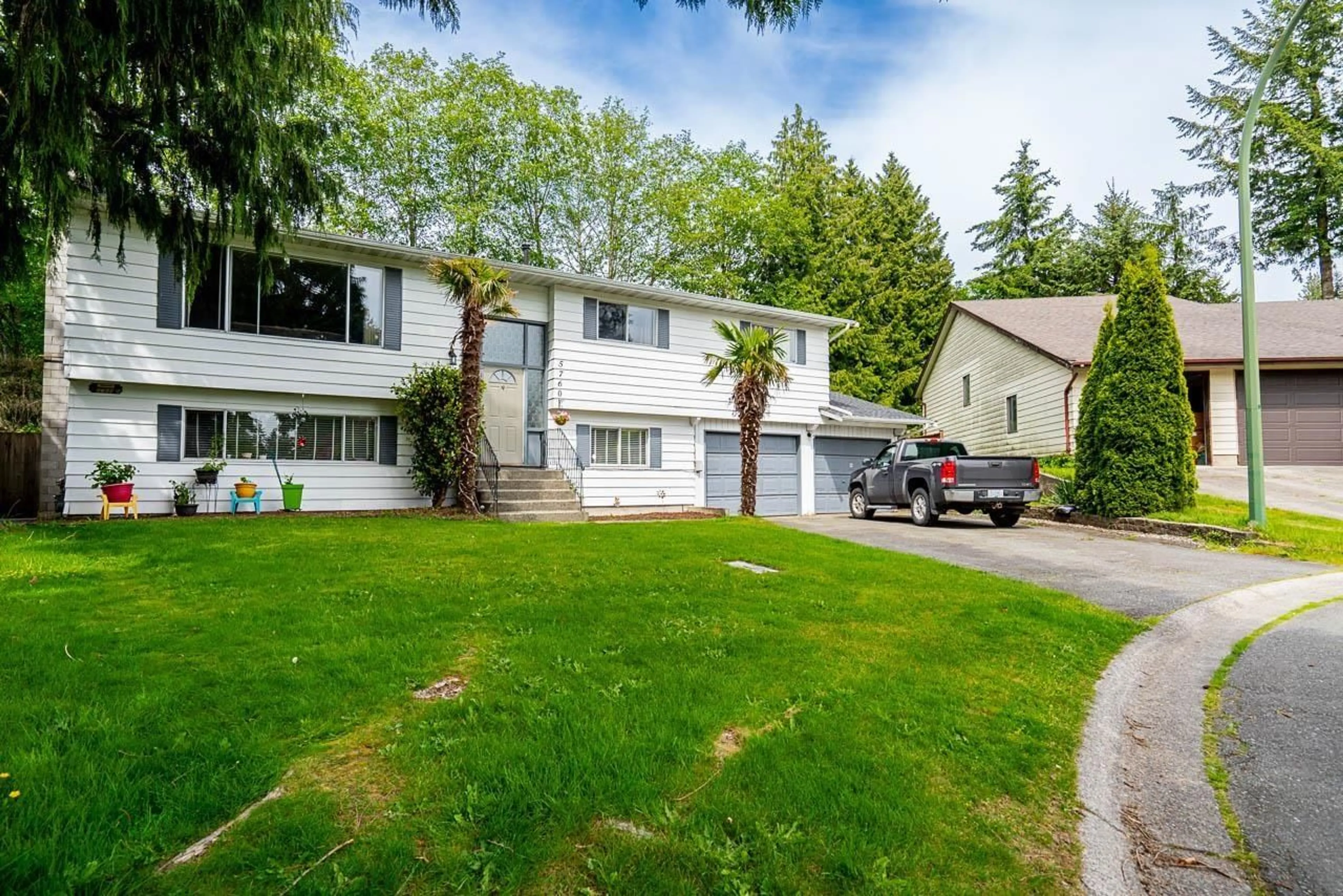 A pic from outside/outdoor area/front of a property/back of a property/a pic from drone, street for 5760 ABBEY, Delta British Columbia V4E2K6