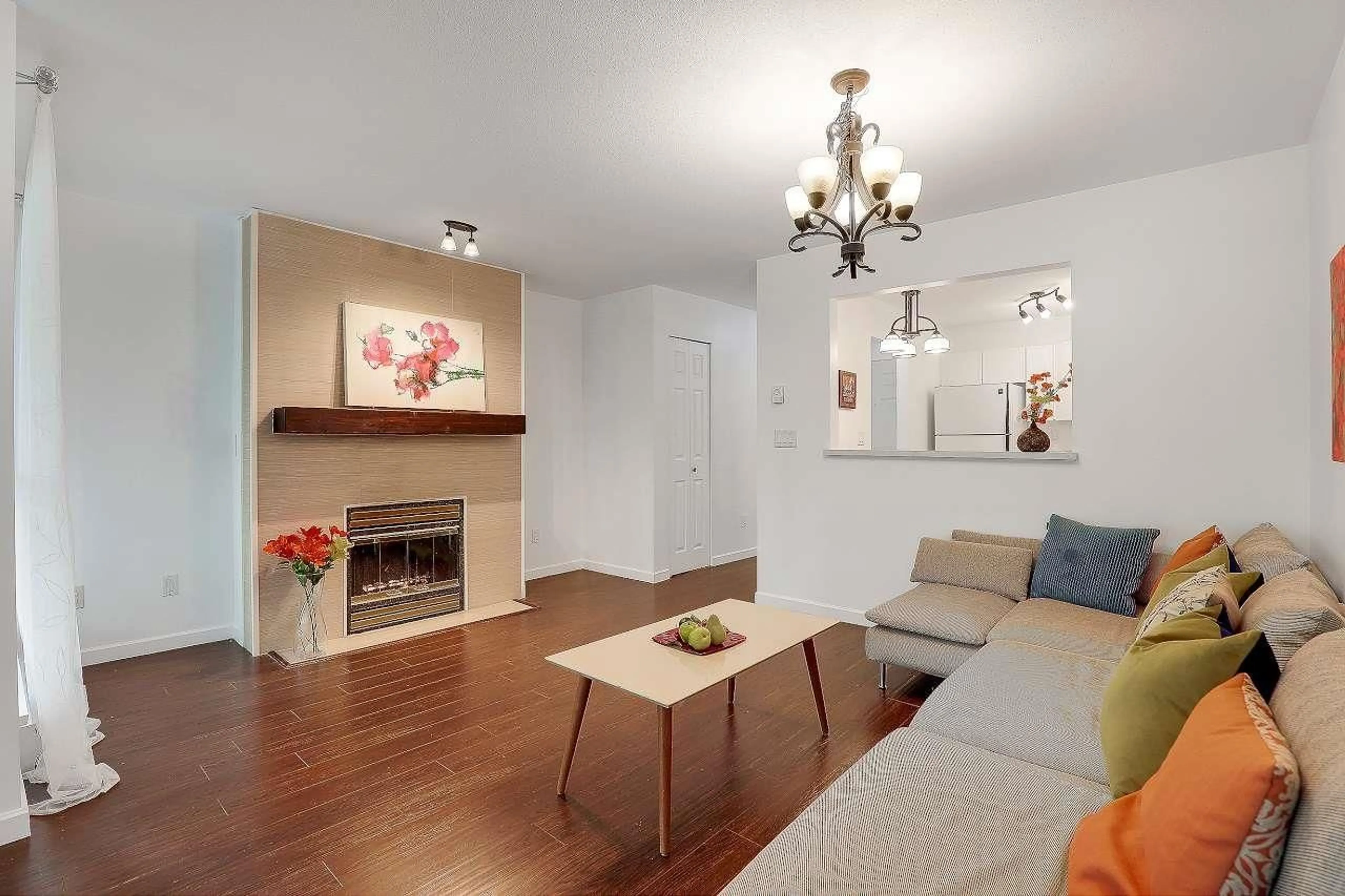 Living room with furniture, wood/laminate floor for 206 - 14980 101A, Surrey British Columbia V3R0T1